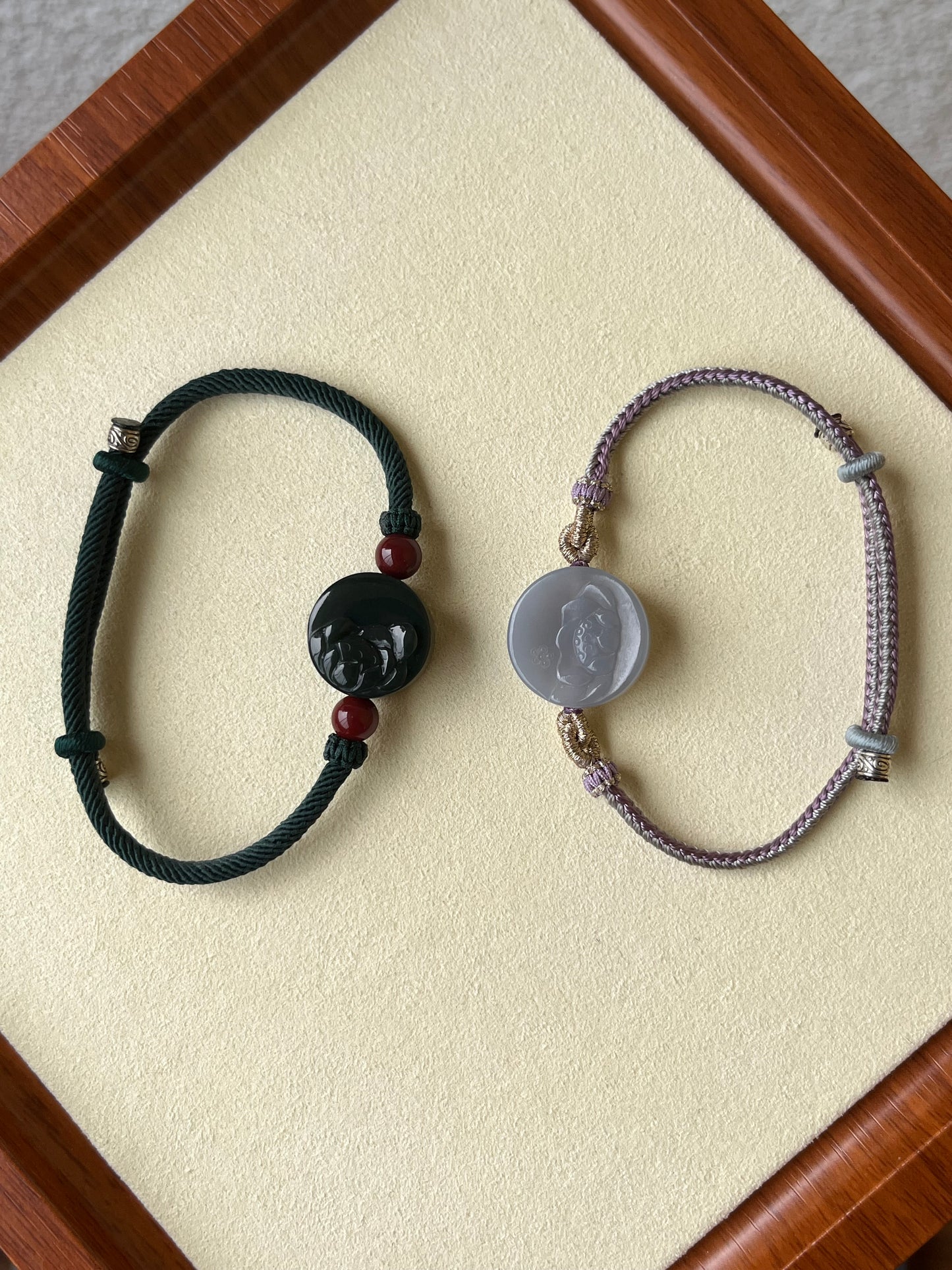 Hand Carved Smoky Purple Hetian Jade Lotus Bracelet | 手雕烟紫荷花手牌