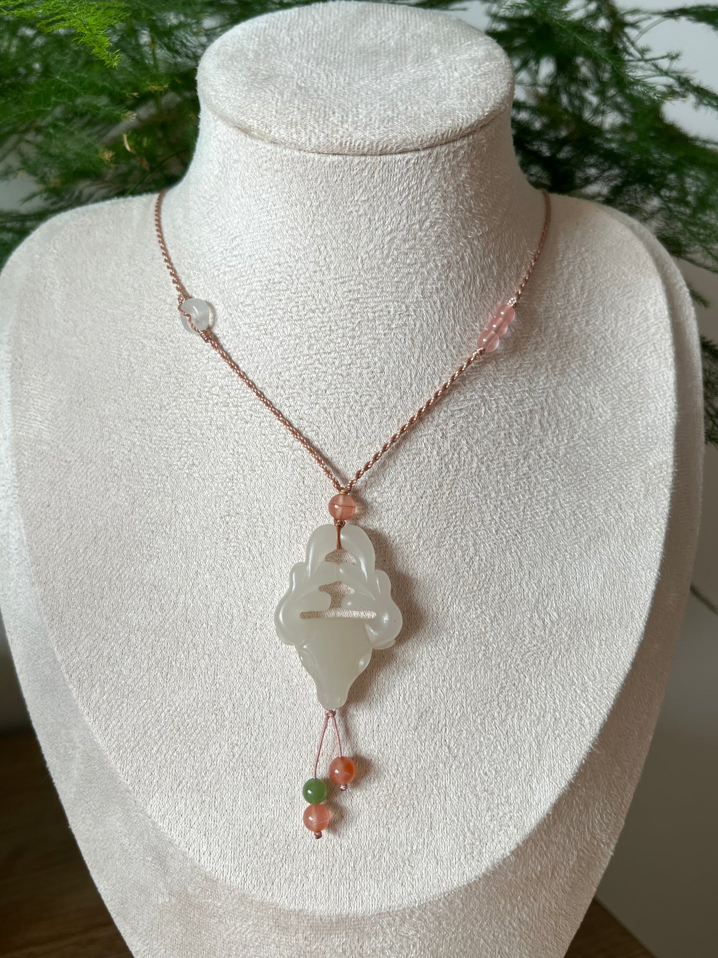 Handmade necklace with a Hand Carved Pink Jade Deer Pendant, 手雕和田粉鹿