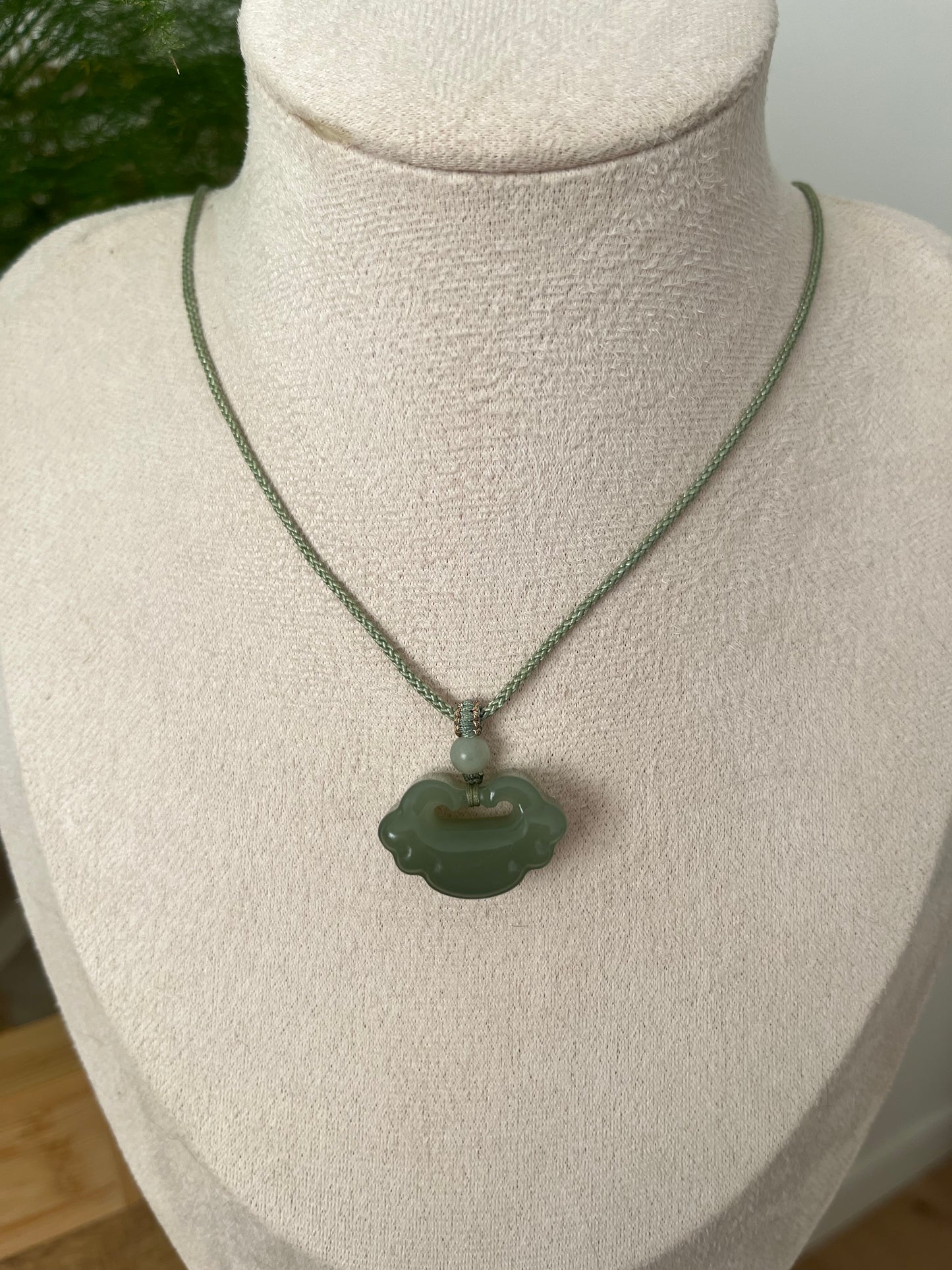 Hetian Jade Auspicious Cloud Ruyi Pendant | 和田晴水祥云如意锁