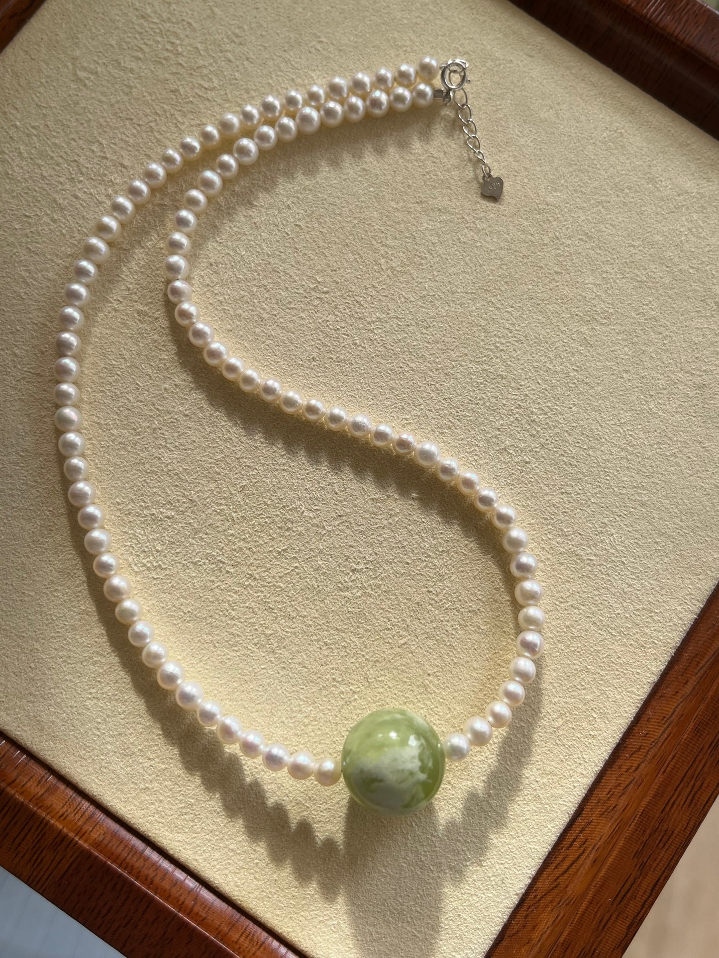 Handmade Choker with 16mm Green Serpentine Jade (Xiu Jade) | 岫玉青提奶盖单珠锁骨链