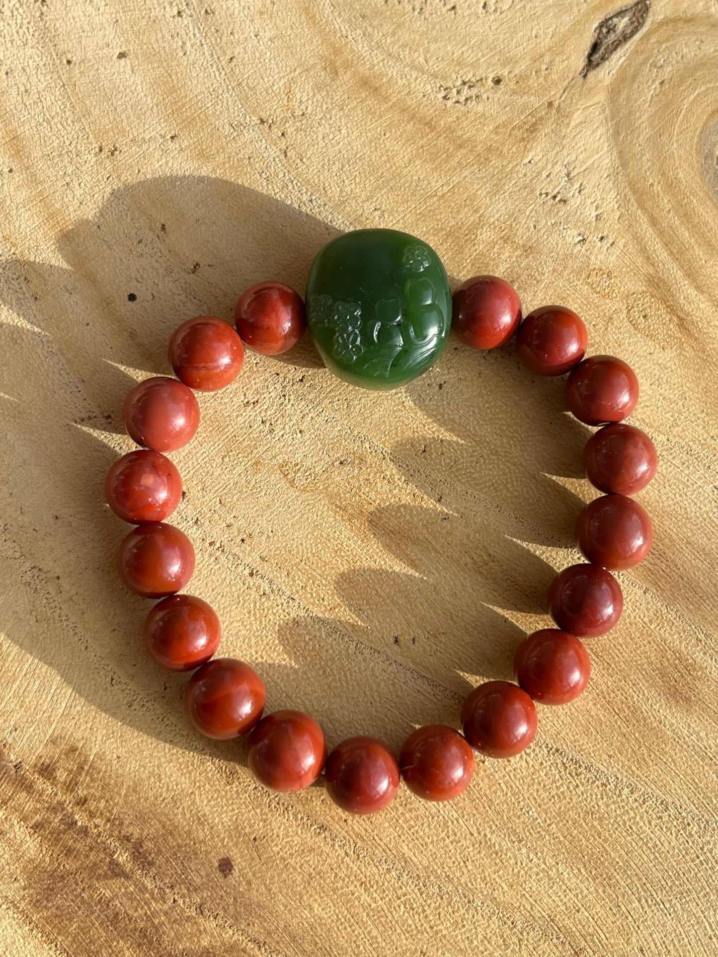 Southern Red Agate Beaded Bracelet (9mm) with a Hand Carved Green Hetian Jade Cat Pendant, 南红玛瑙和手雕猫牌手串