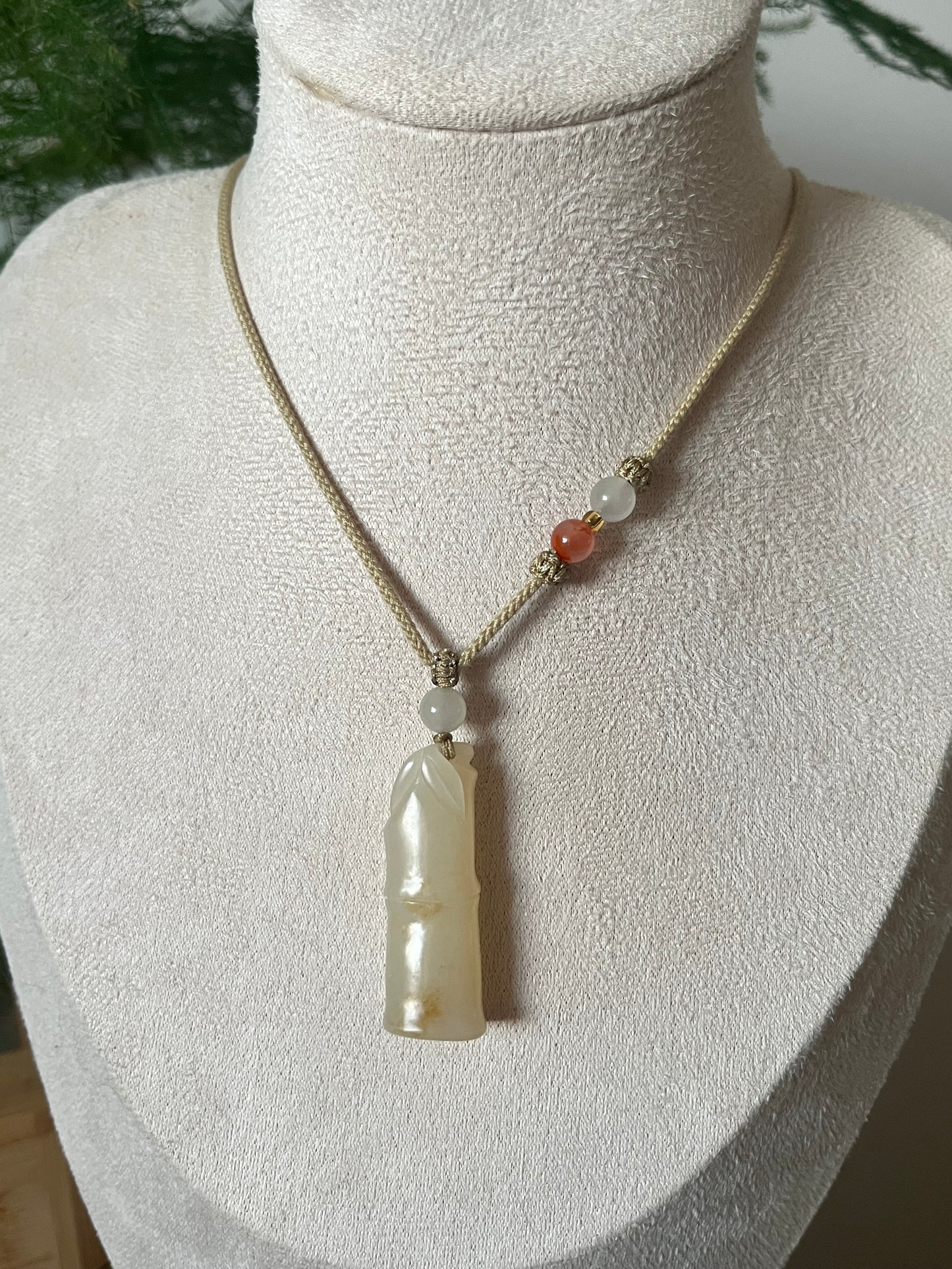 Hand Carved Light Brown Hetian Jade Bamboo | 精工手雕和田浅糖竹节