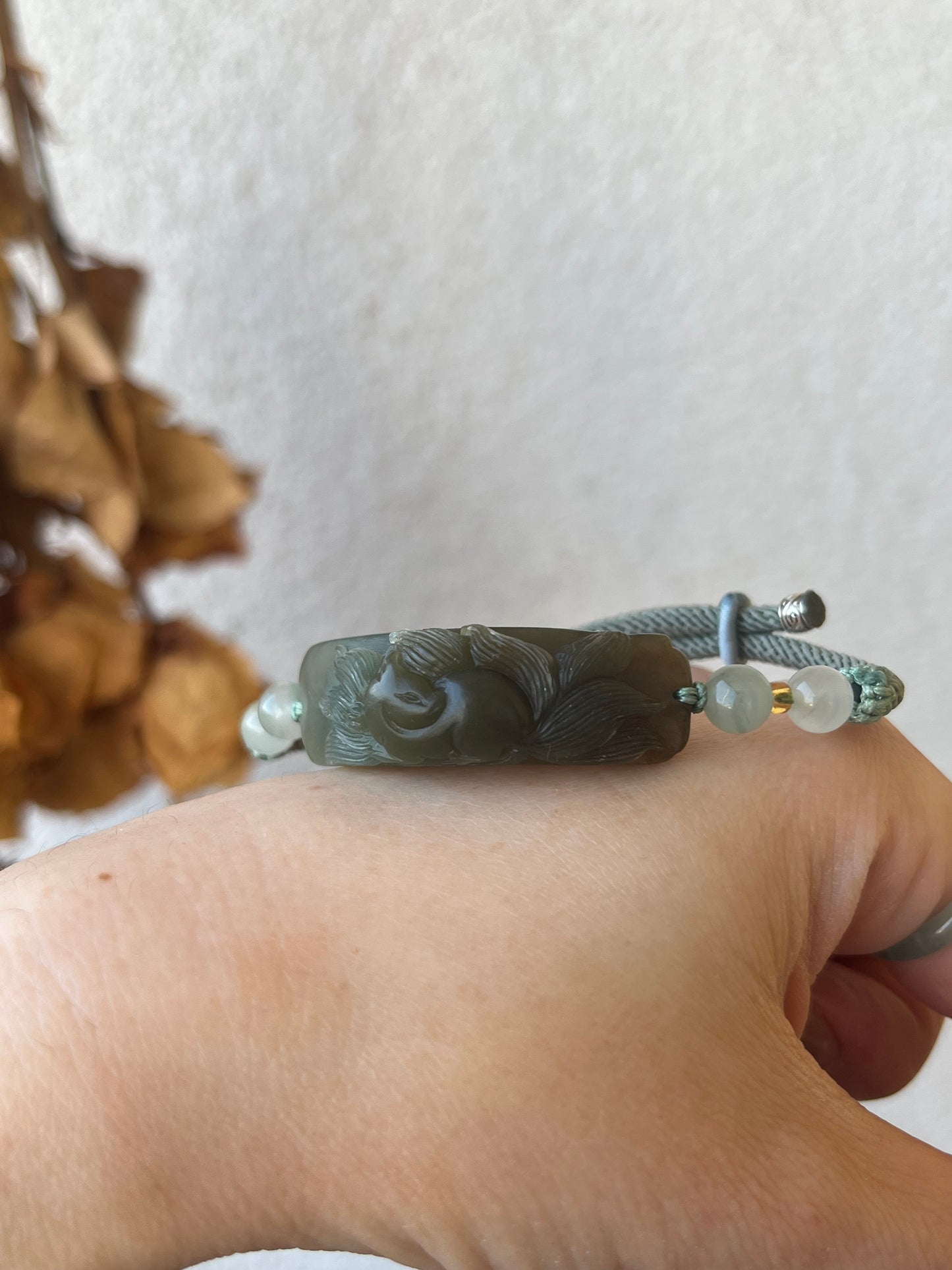 Handmade Bracelet with a Hand Carved Hetian Jade Nine-tailed Fox Pendant | 和田蓝糖九尾手牌