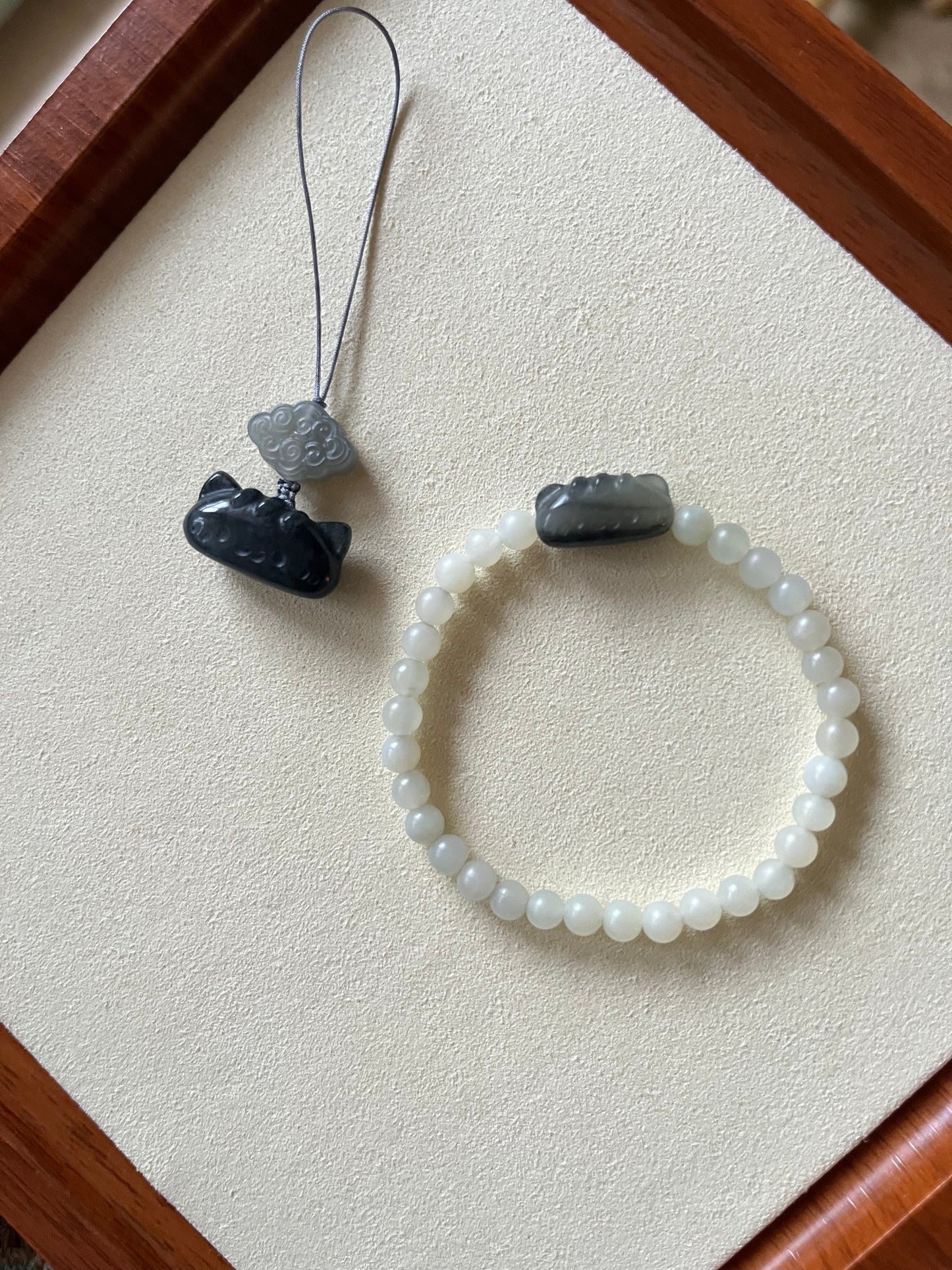Handmade Hetian Jade Cat Bracelet