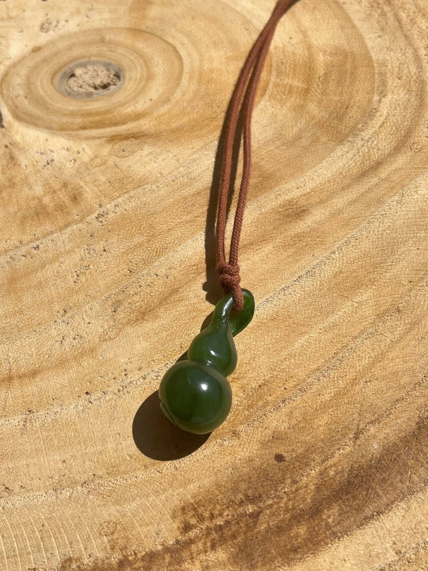 Hand Carved Green Hetian Jade Hulu Pendant, 手雕碧玉葫芦