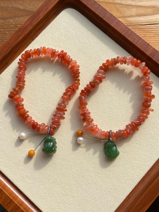 Irregular Shaped Nanhong Agate Beaded Bracelet with A Green Hetian Jade Pixiu