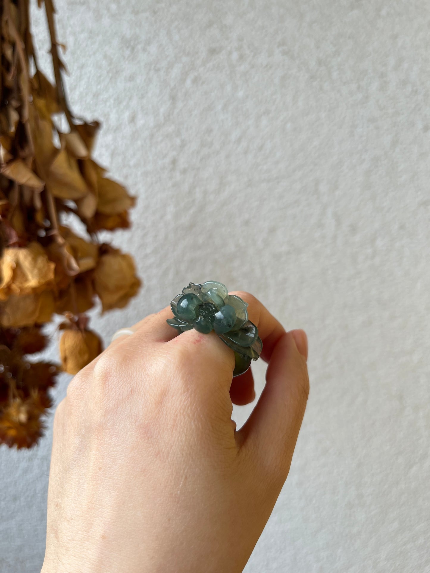 Hand Carved Xiu Jade Flower Rings | 手雕岫玉花戒圈