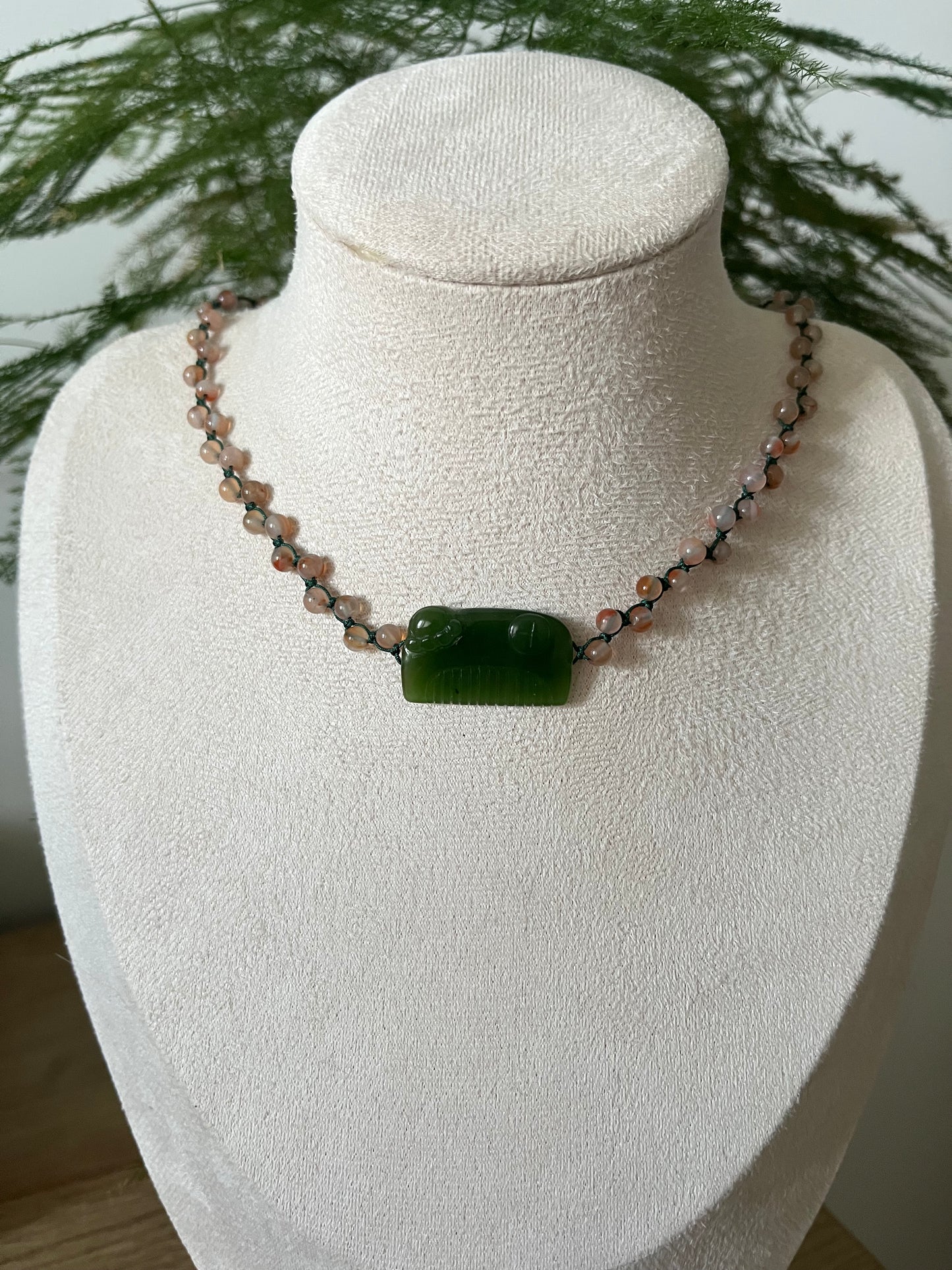 Handmade Choker with a Hand Carved Green Hetian Jade Comb | 手编和田碧玉小梳子项链