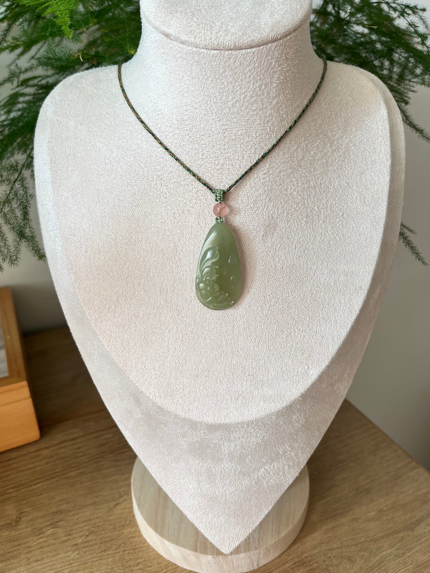 Hand Carved Light Green Hetian Jade Lotus Pendant,手雕青黄口荷花牌