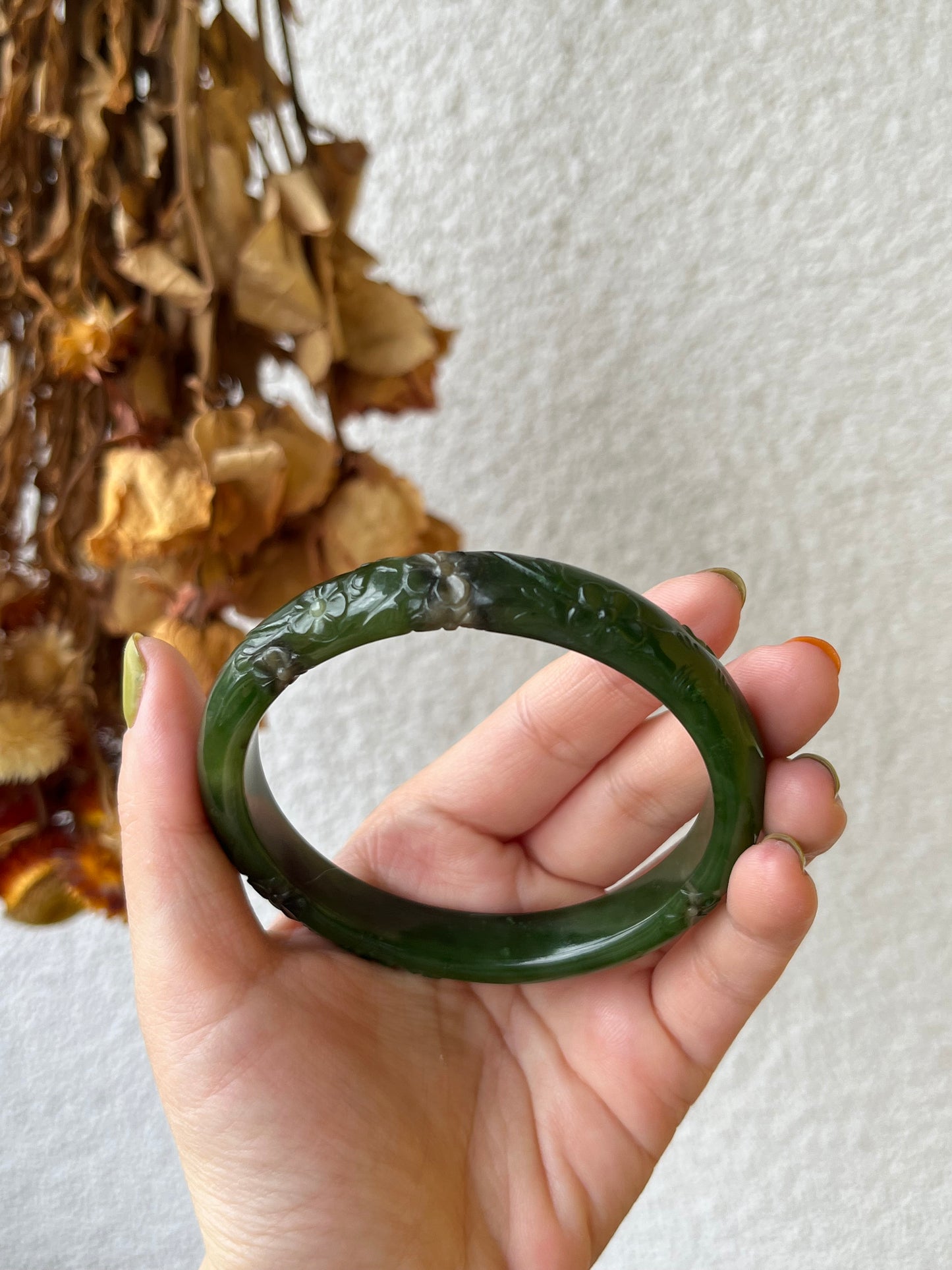 Flower Carving Green Hetian Jade Bangle 61mm, 和田碧玉简单雕刻手镯