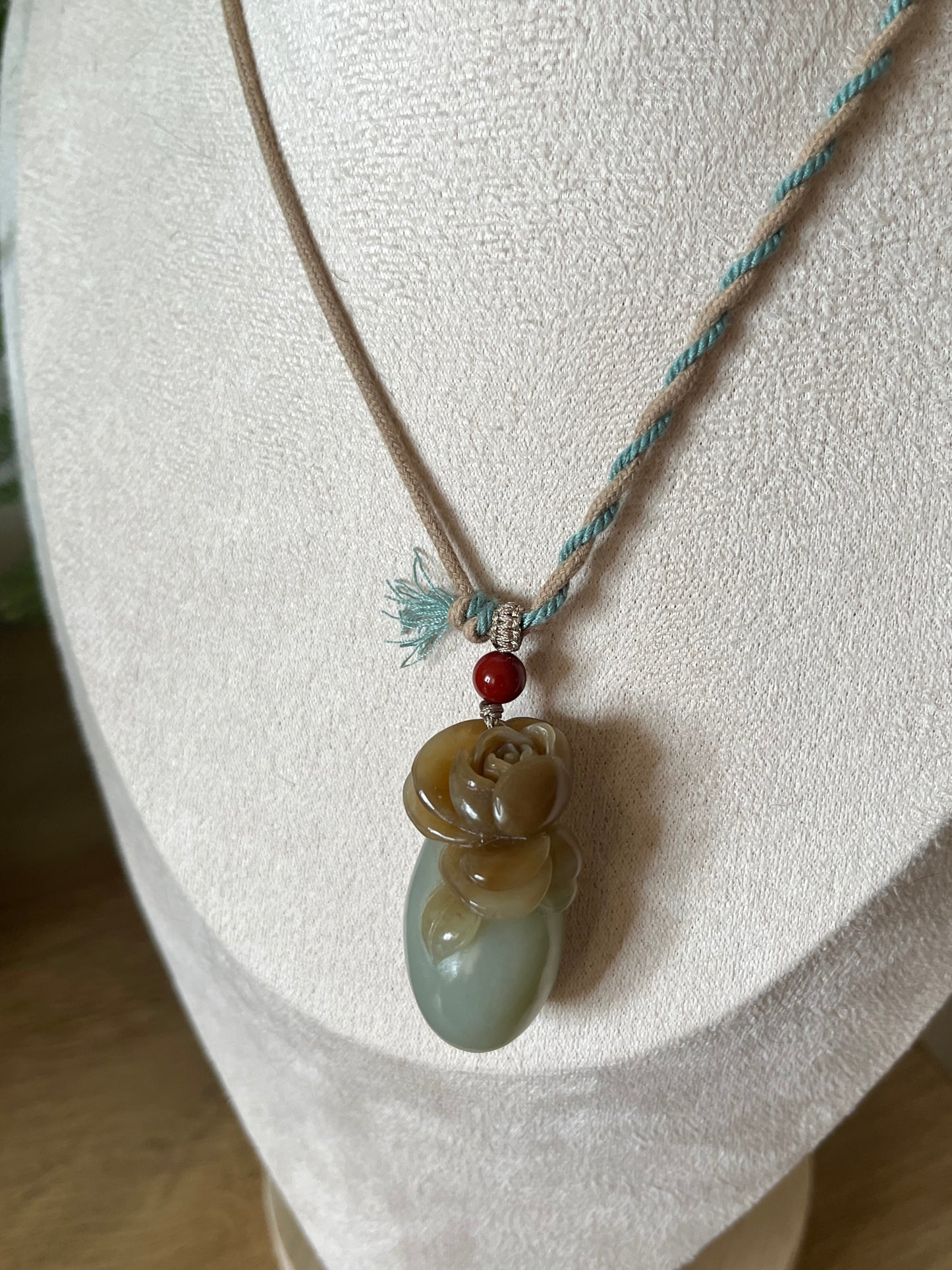 3D Hand Carved Hetian Jade Rose Pendant, 手雕和田且末蓝俏糖胖玫瑰
