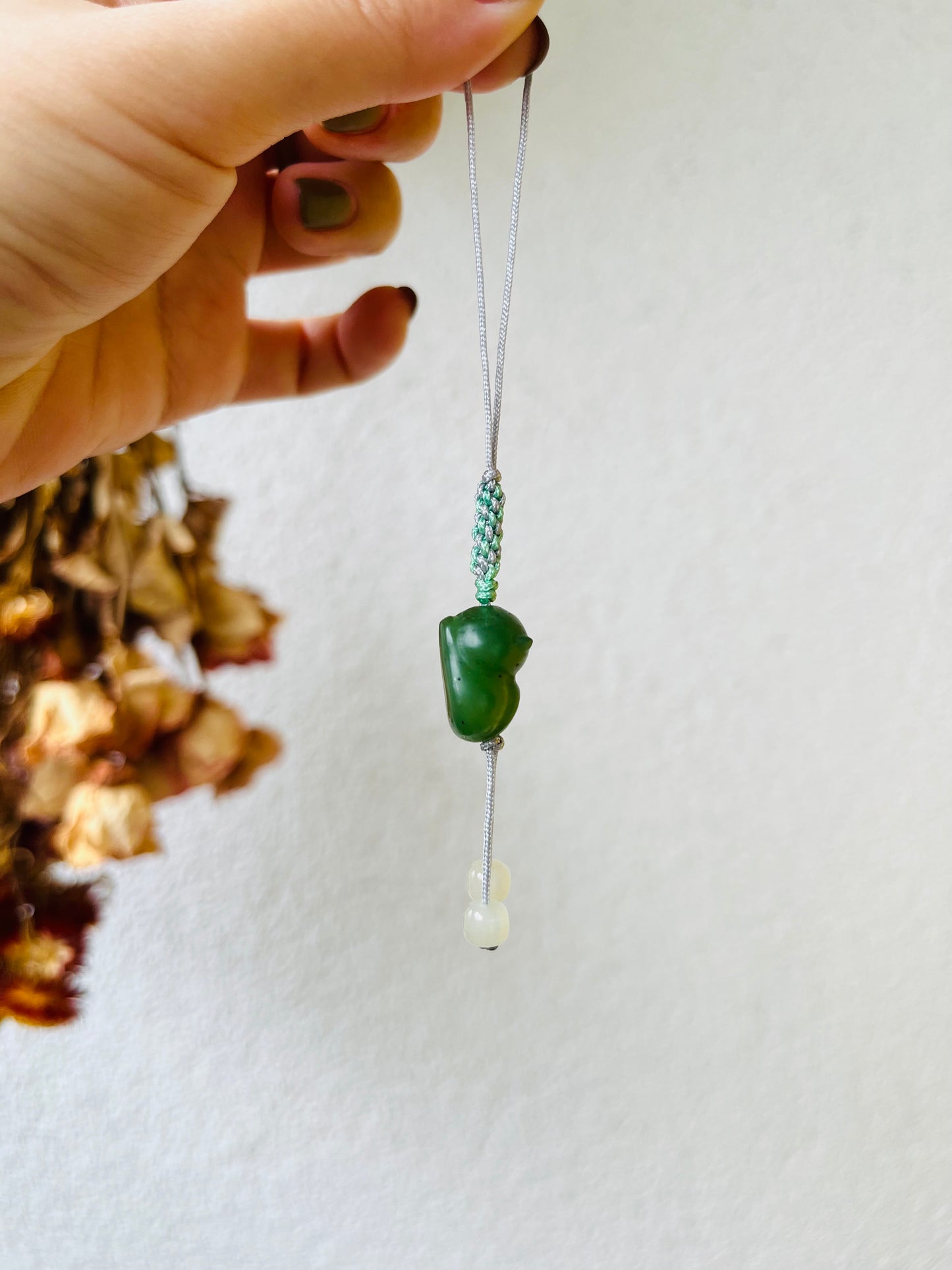 Hand Carved Hetian Jade Cat Phone Charm，碧玉猫猫手机链