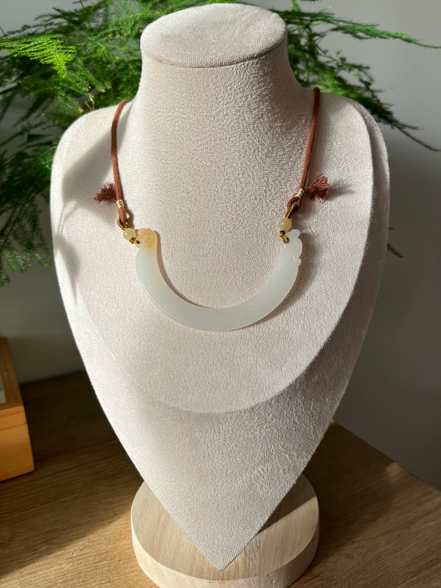 Hand Carved White Nephrite Jade Phoenix Huang Arc-shaped Pendant，手雕白玉凤玉璜