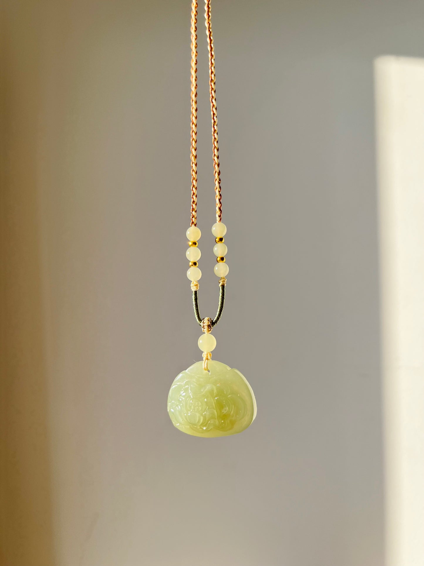 Hand Carved Hetian Jade Peony Flower Pendant, 青海冰晴水牡丹牌
