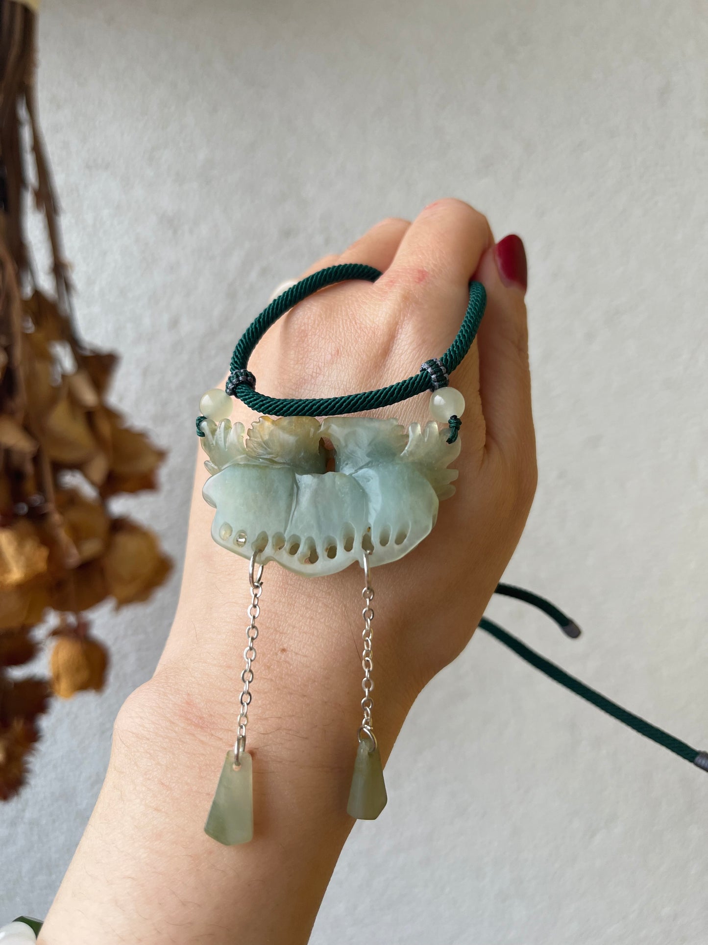 Hand Carved Xiu Jade Magpies Pendant | 手雕岫玉双喜鹊