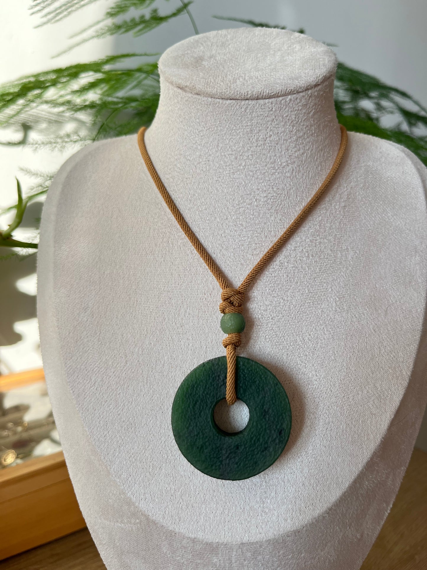 Antique-style Green Hetian Jade Chinese Safety Clasp Pendant, Chinese PI pendant，碧玉古风大平安扣