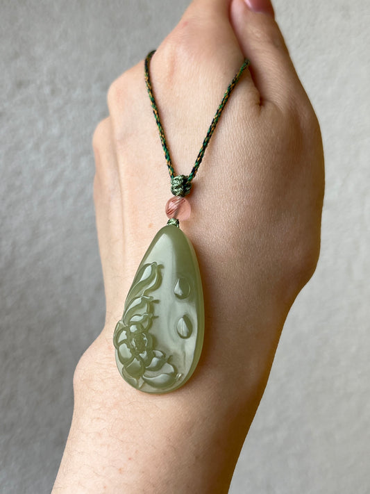 Hand Carved Light Green Hetian Jade Lotus Pendant，手雕青黄口荷花牌