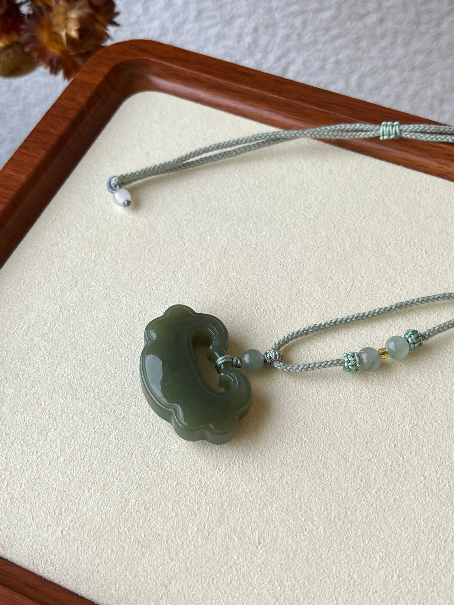 Avocado Green Hetian Jade Auspicious Clouds Ruyi Pendant | 和田牛油果绿祥云如意