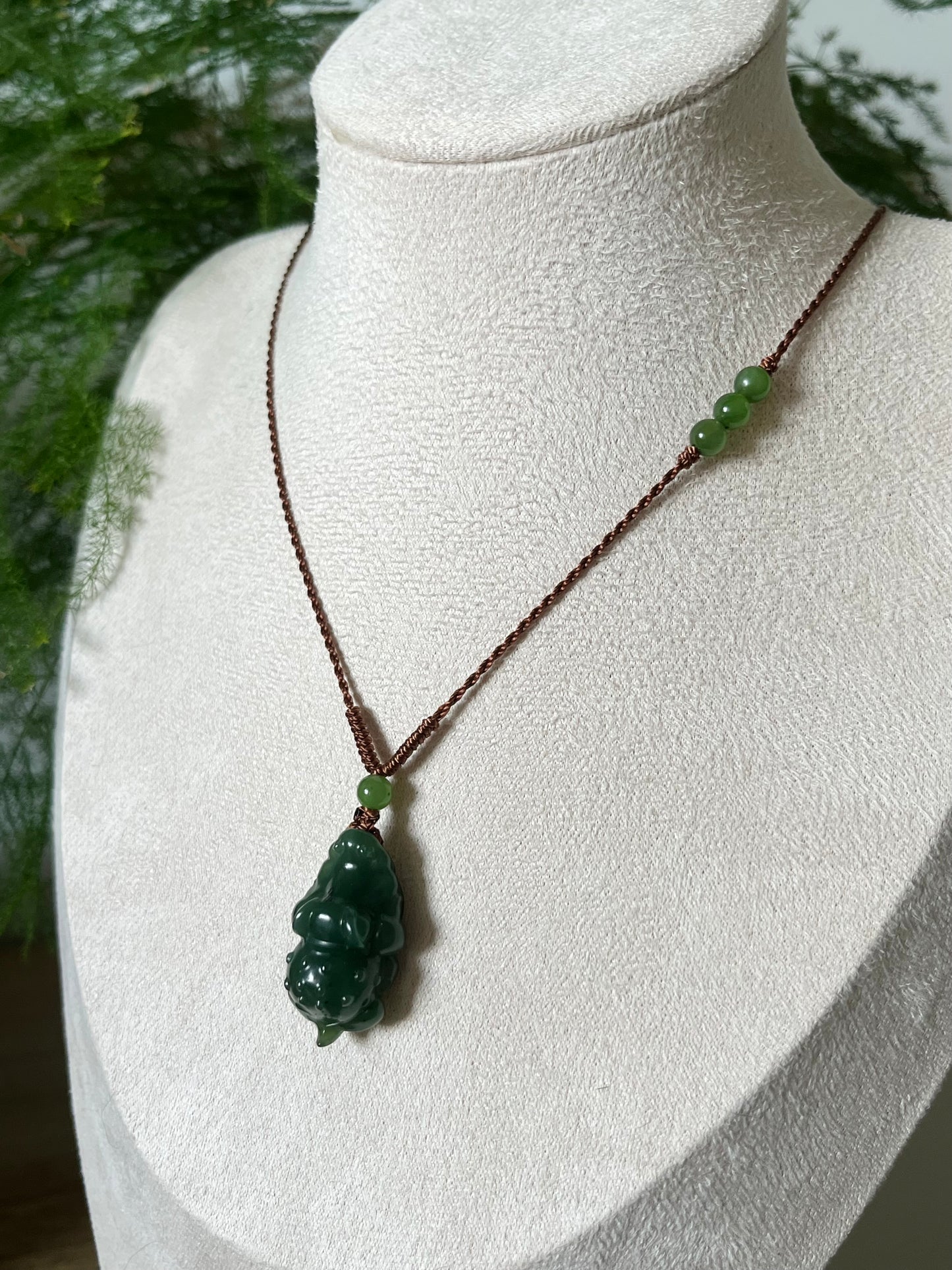 Handmade Necklace with a Super Cute Green Hetian Jade Crocodile, 手编超萌碧玉小鳄鱼吊坠