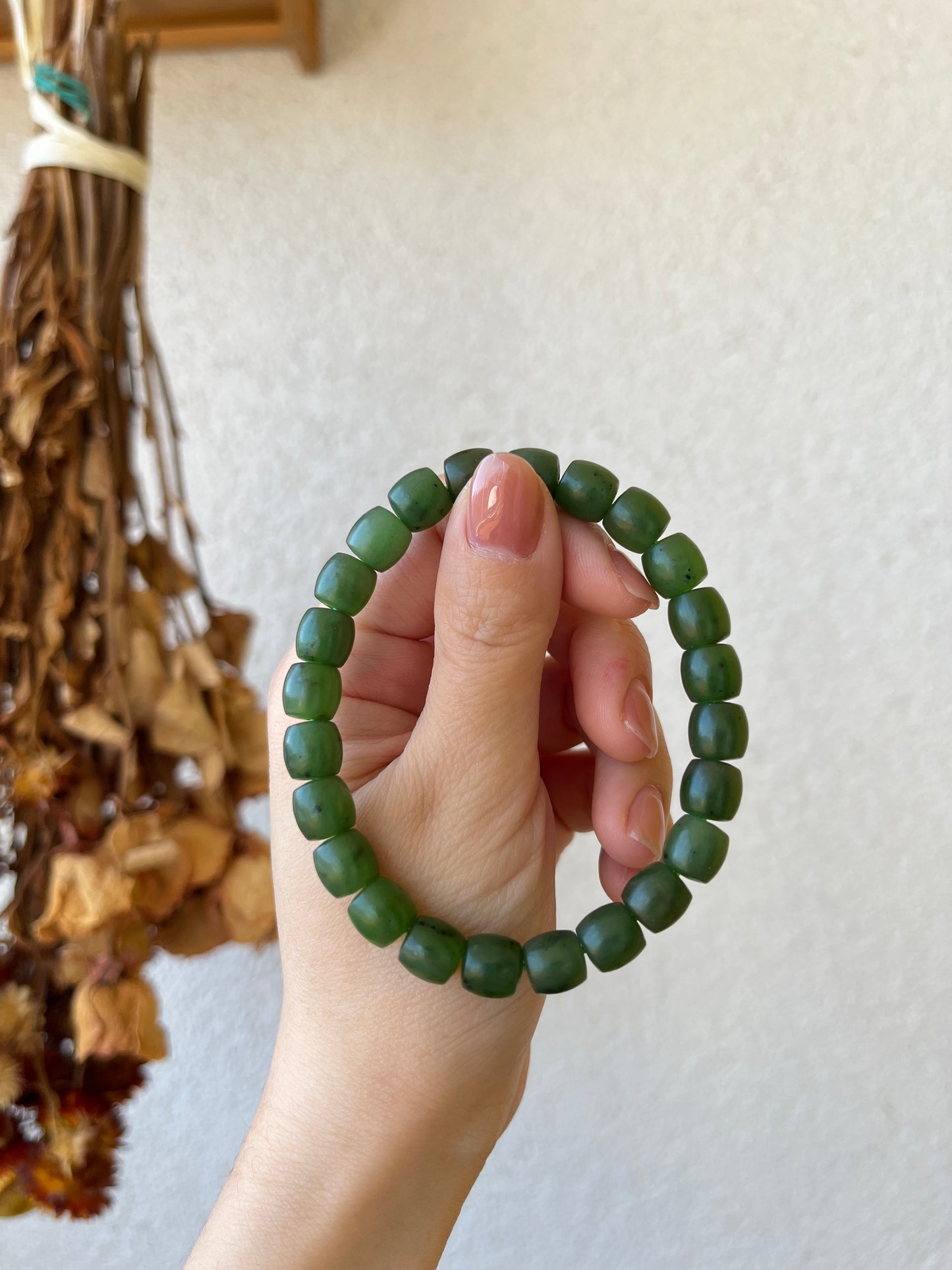 Green Hetian Jade Beaded Bracelet (8mm x 8mm)，碧玉直切手串