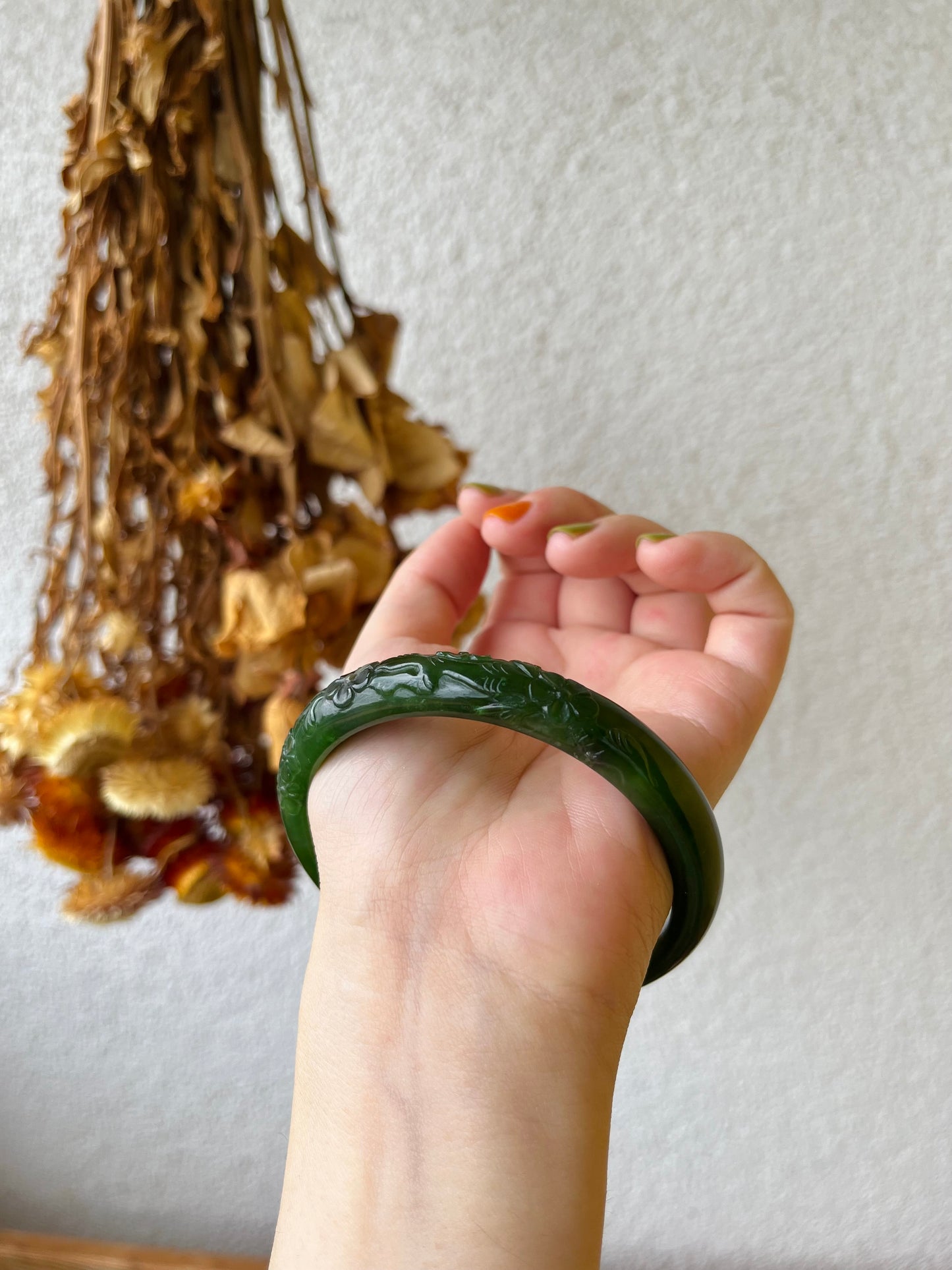 Flower Carving Green Hetian Jade Bangle 61mm, 和田碧玉简单雕刻手镯