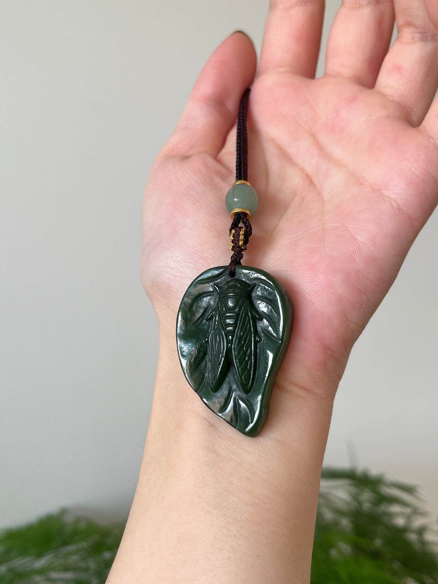 Hand Carved Green Hetian Jade Cicada on a Leaf Pendant, 手雕碧玉蝉吊坠