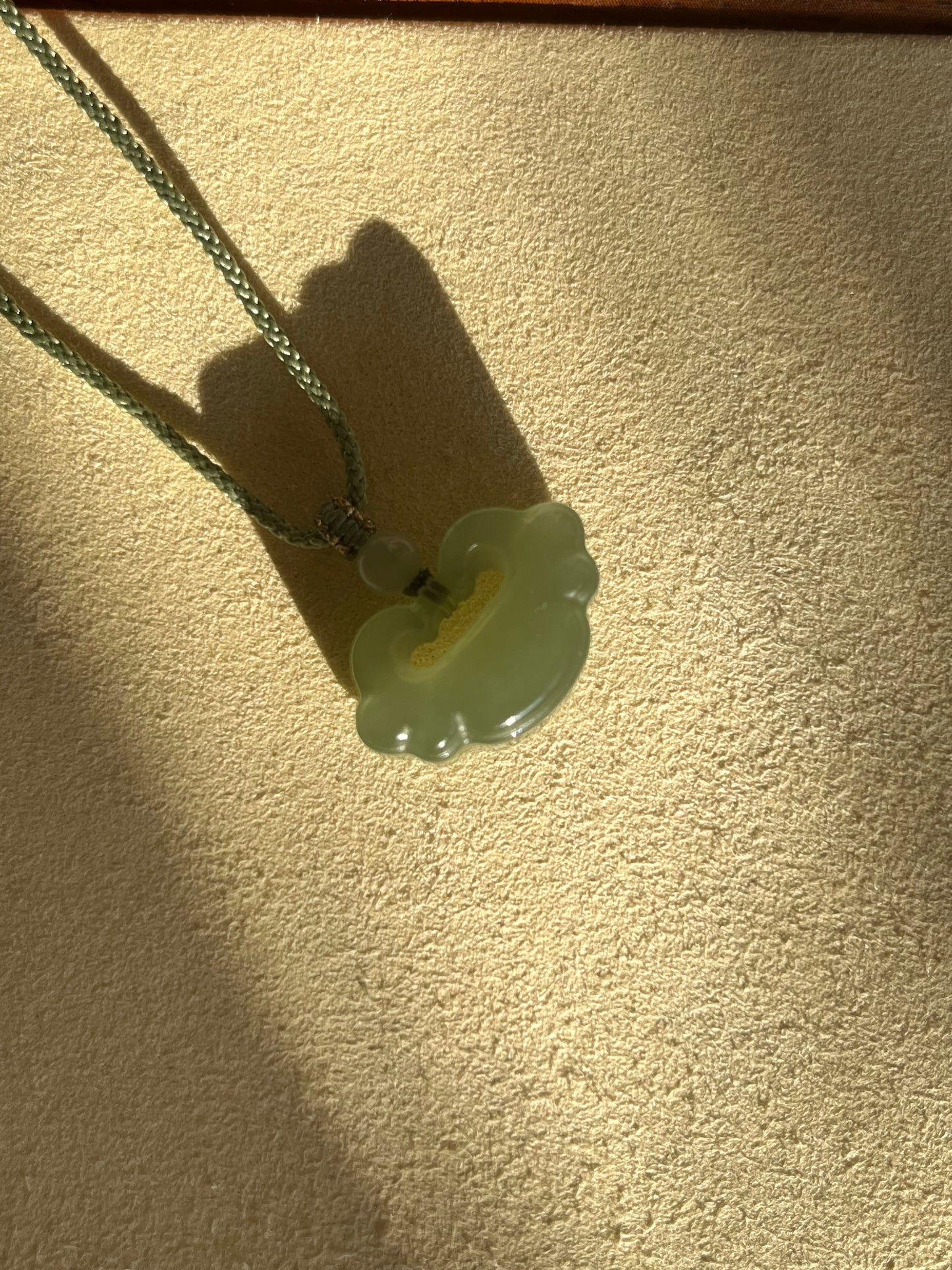 Hetian Jade Auspicious Cloud Ruyi Pendant | 和田晴水祥云如意锁