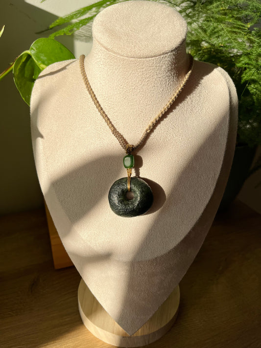 Antique-style Hetian Jade Pebble Chinese Safety Clasp Pendant, Chinese PI pendant，碧玉古风平安扣