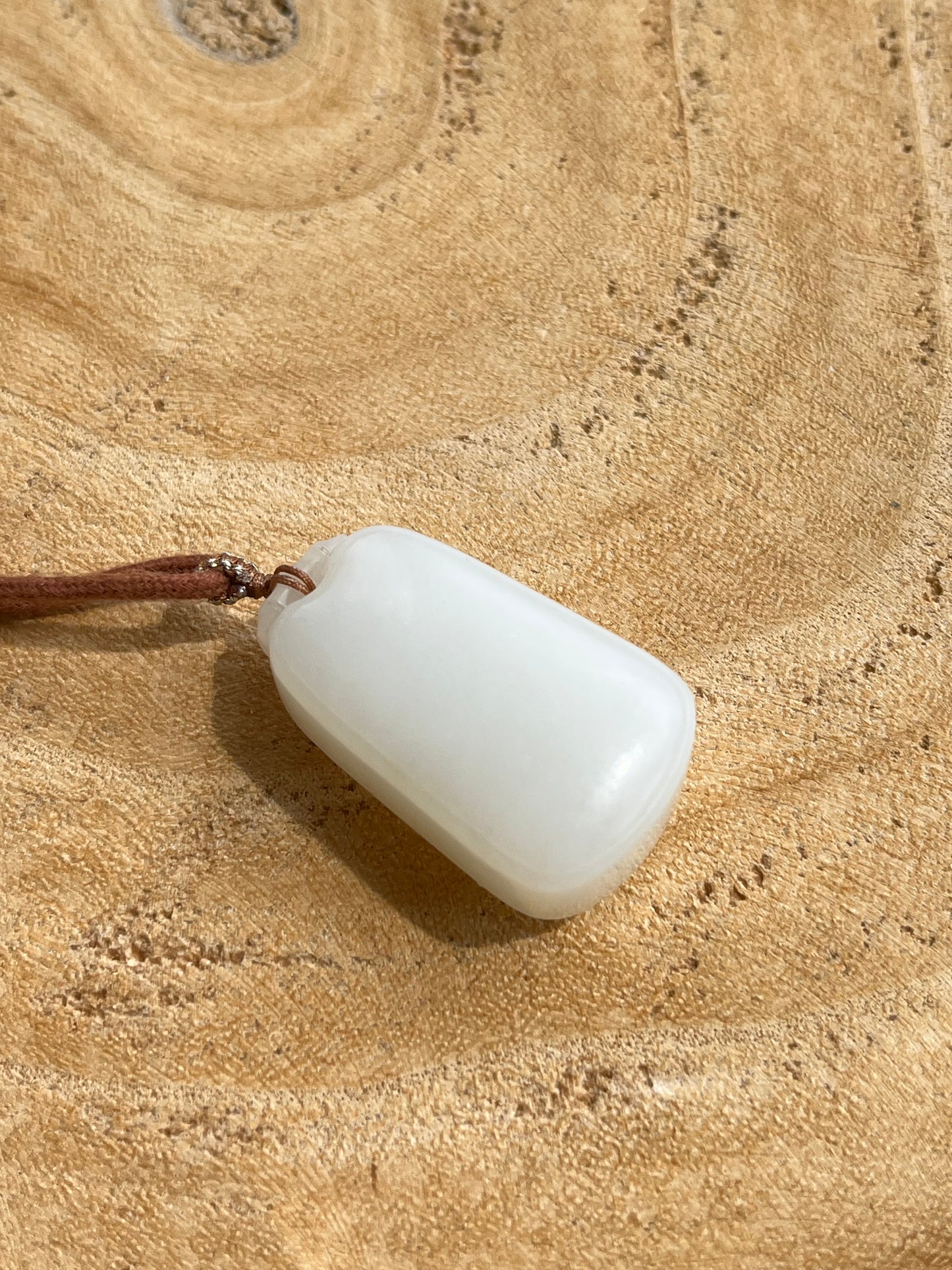 Hetian Jade Mutton Fat Flat Pendant  | 俄白羊脂无事牌