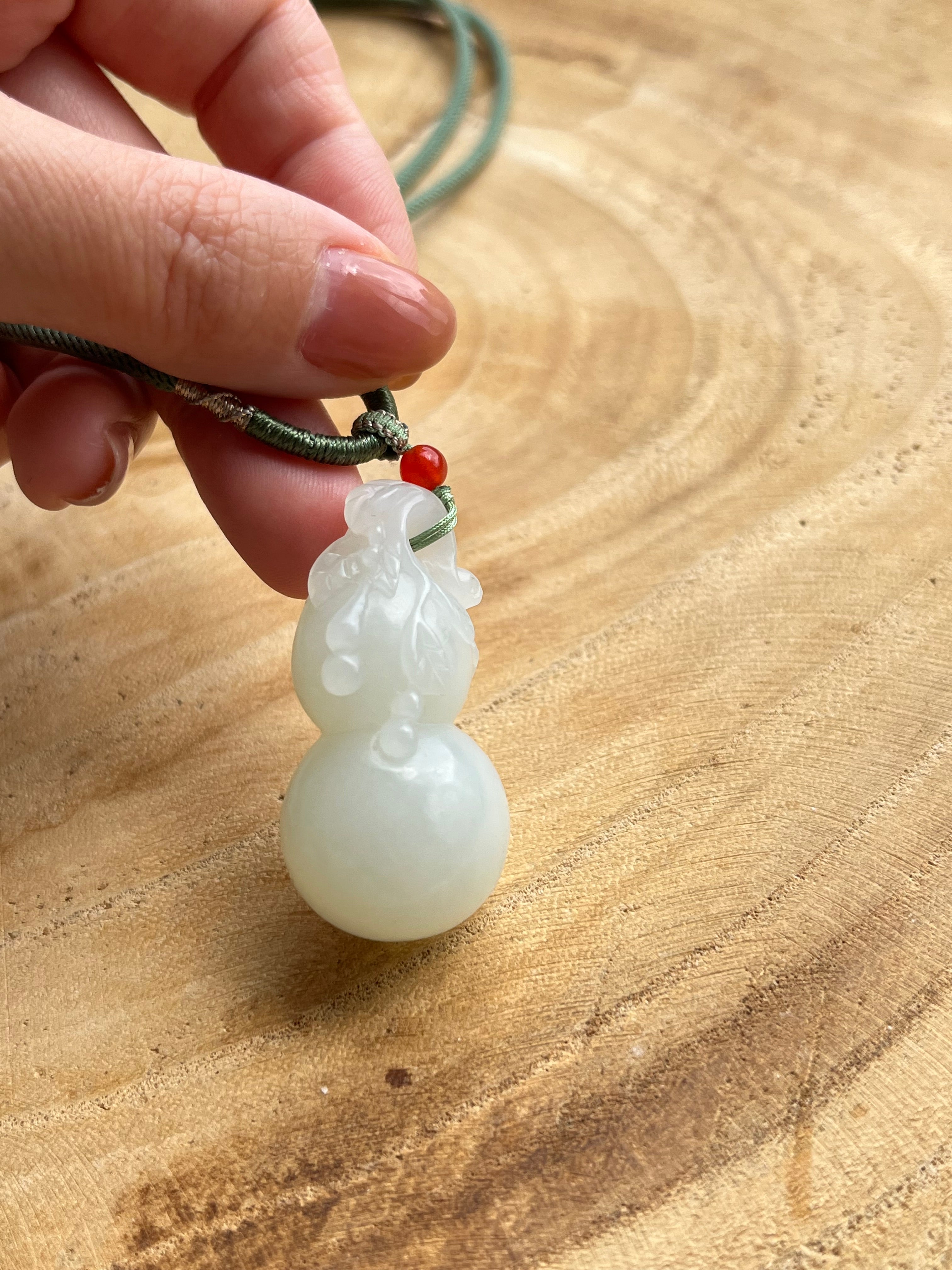 Hand Carved White Hetian Jade Hulu Pendant, 和田且末白玉雕刻葫芦