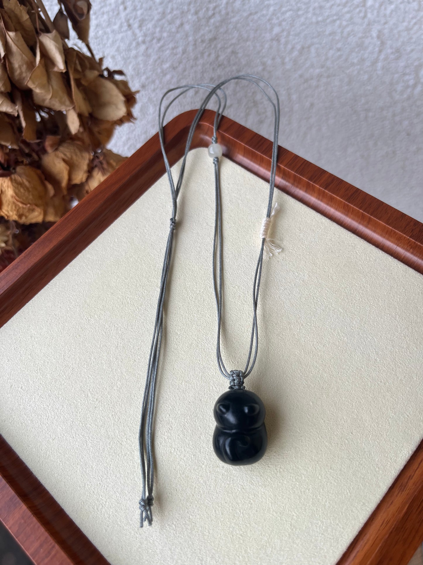 Black Hetian Jade Cat Necklace | 和田墨玉趴趴猫