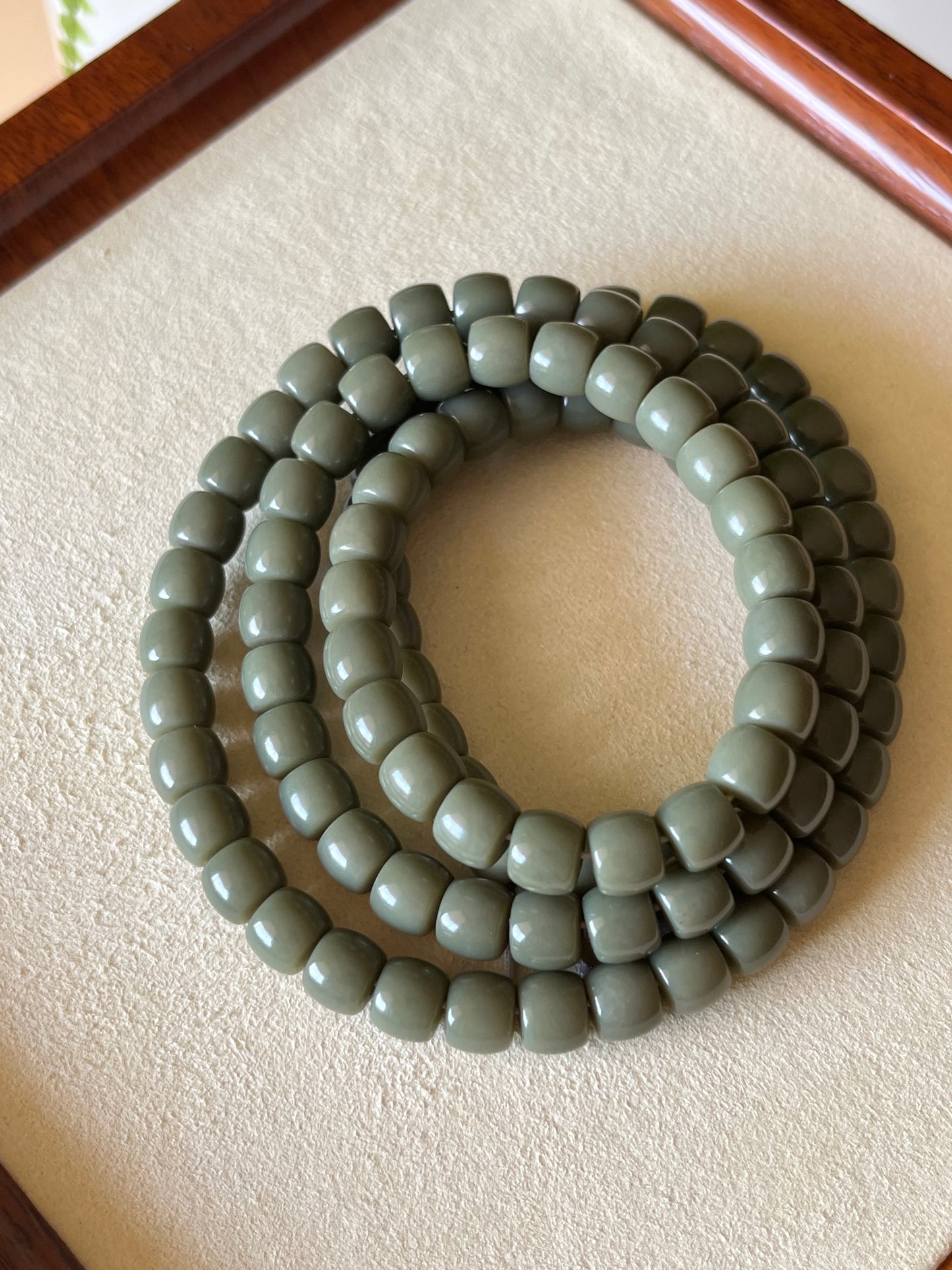 Straight Cut Elaeagnus Green Hetian Jade Beaded Bracelet (8mm x 6mm) | 和田沙枣青直切手串