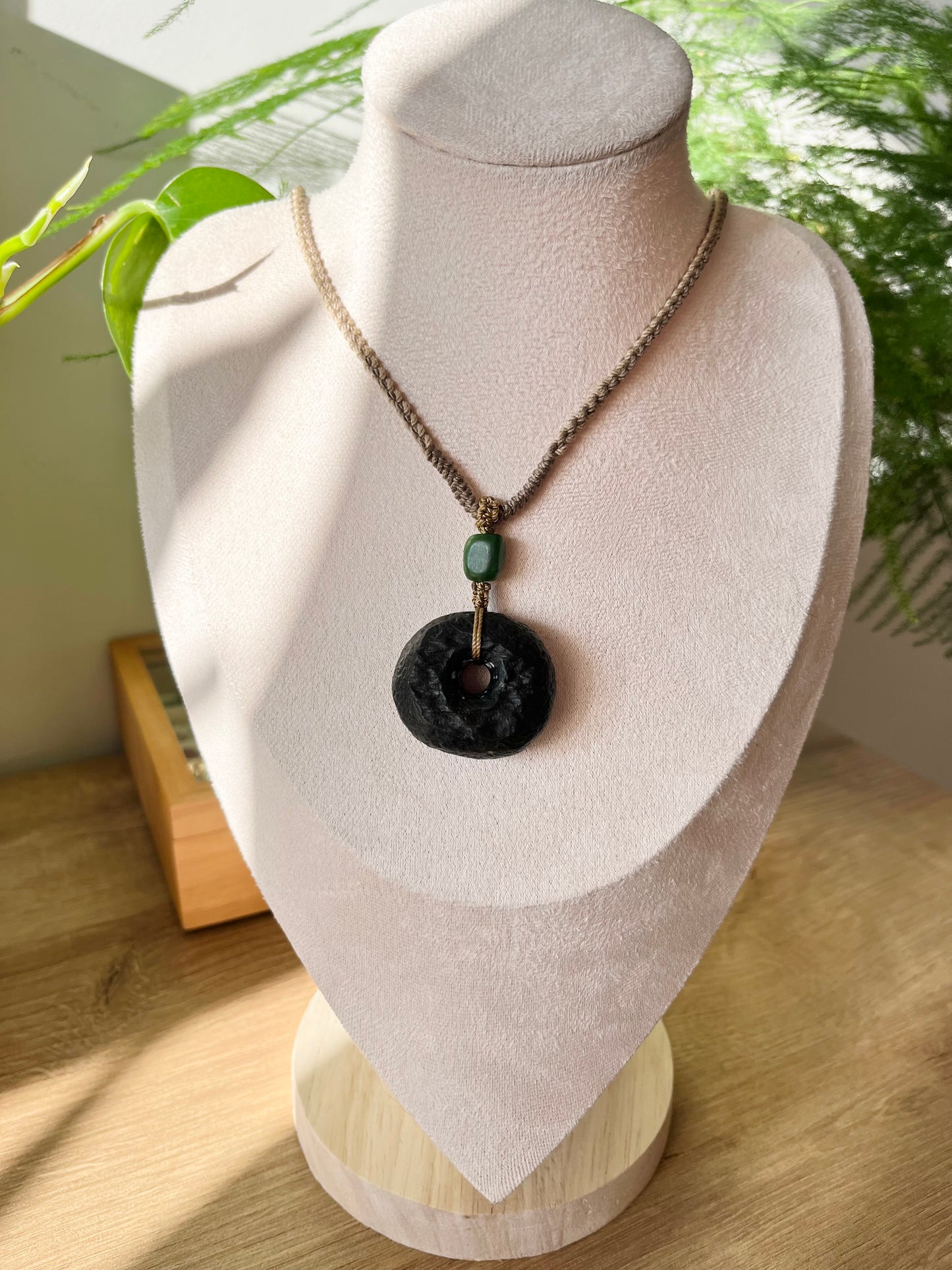 Antique-style Hetian Jade Pebble Chinese Safety Clasp Pendant, Chinese PI pendant，碧玉古风平安扣