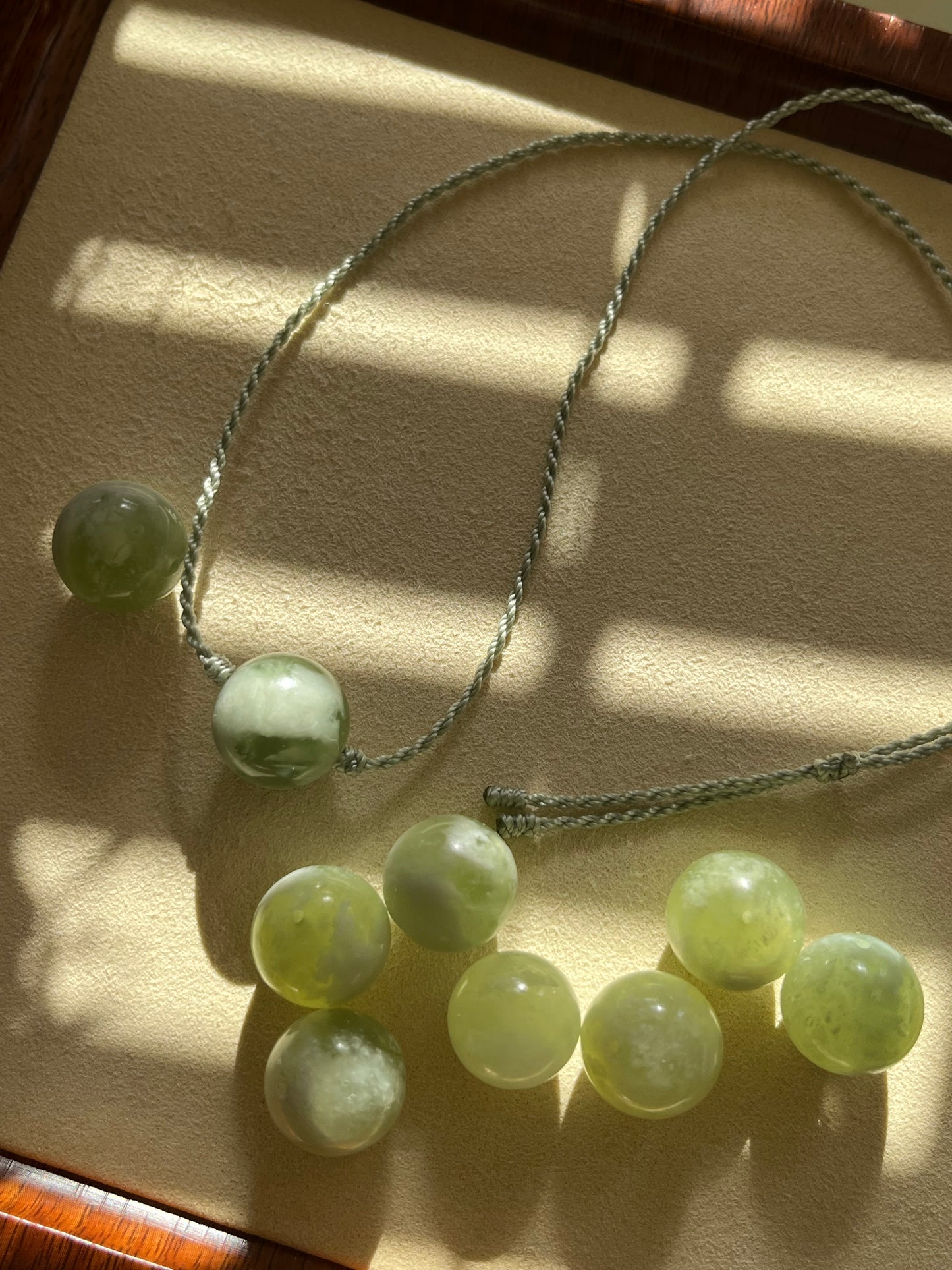 Handmade Choker with 16mm Green Serpentine Jade (Xiu Jade) | 岫玉青提奶盖单珠锁骨链