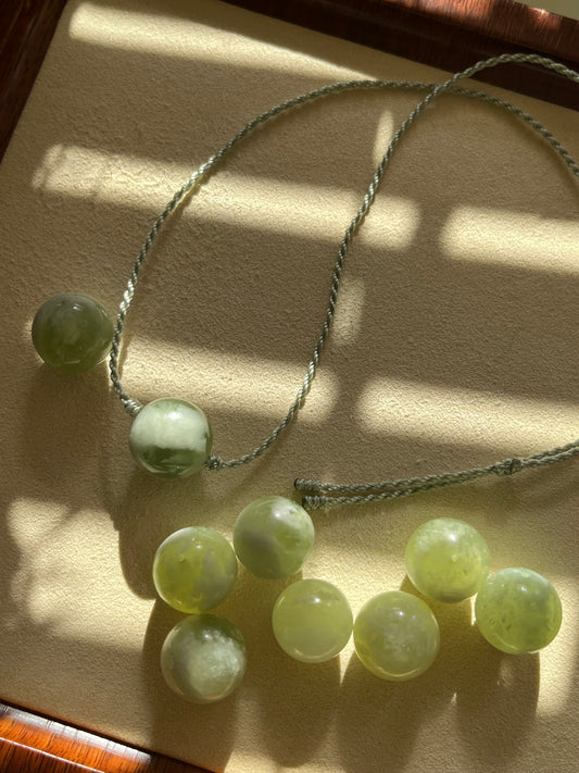 Handmade Choker with 16mm Green Serpentine Jade (Xiu Jade) | 岫玉青提奶盖单珠锁骨链