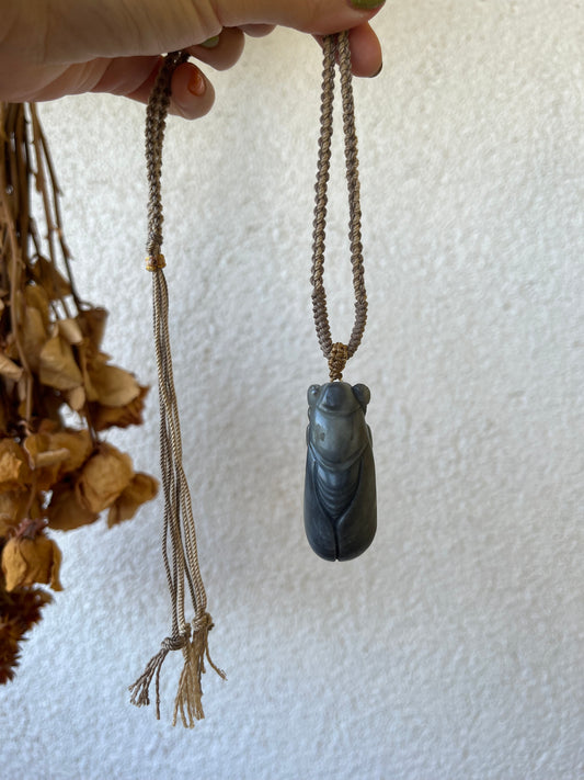 Hand Carved Gray Hetian Jade (Qinghua Pebble) Cicada | 手雕青花籽料蝉
