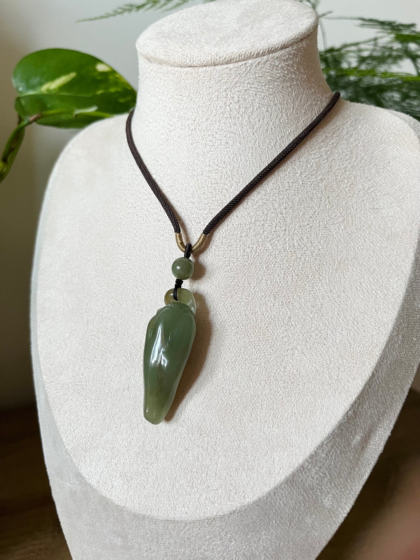 Hand Carved Heitian Jade Pepper Pendant，手雕且末蓝糖和田玉辣椒