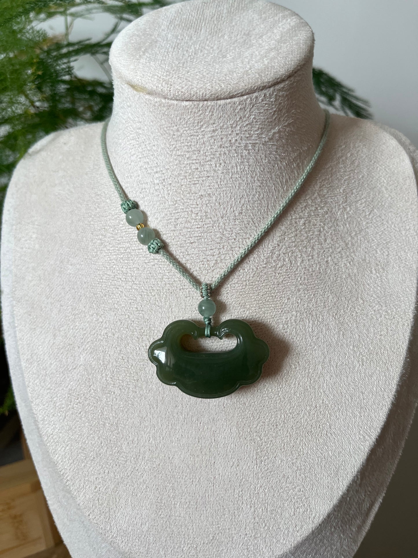 Avocado Green Hetian Jade Auspicious Clouds Ruyi Pendant | 和田牛油果绿祥云如意