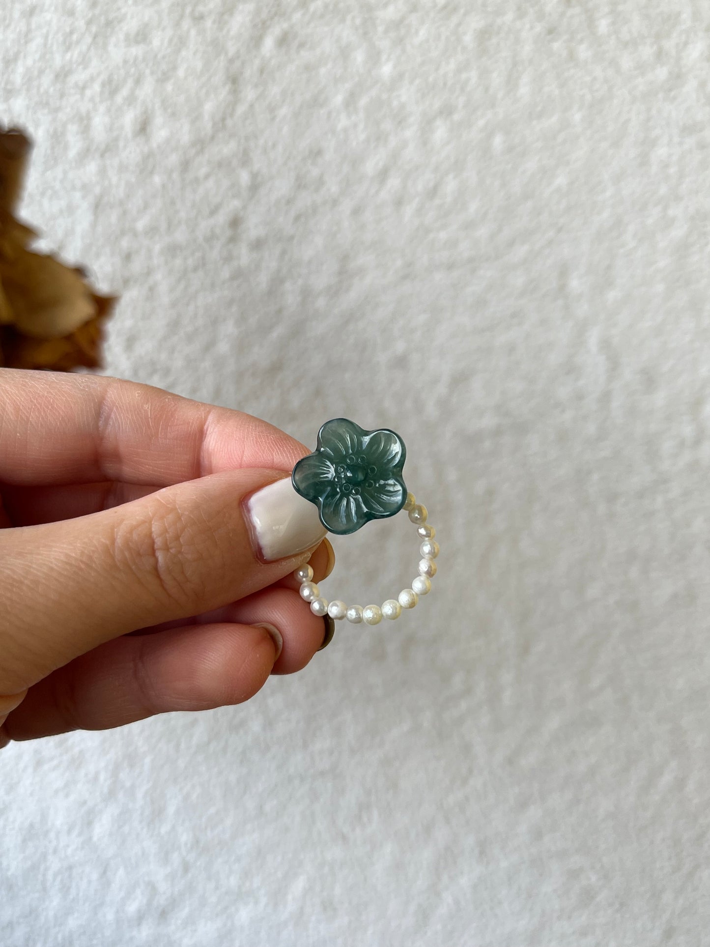 Cute Ring with Mini Pearls and Carving Item