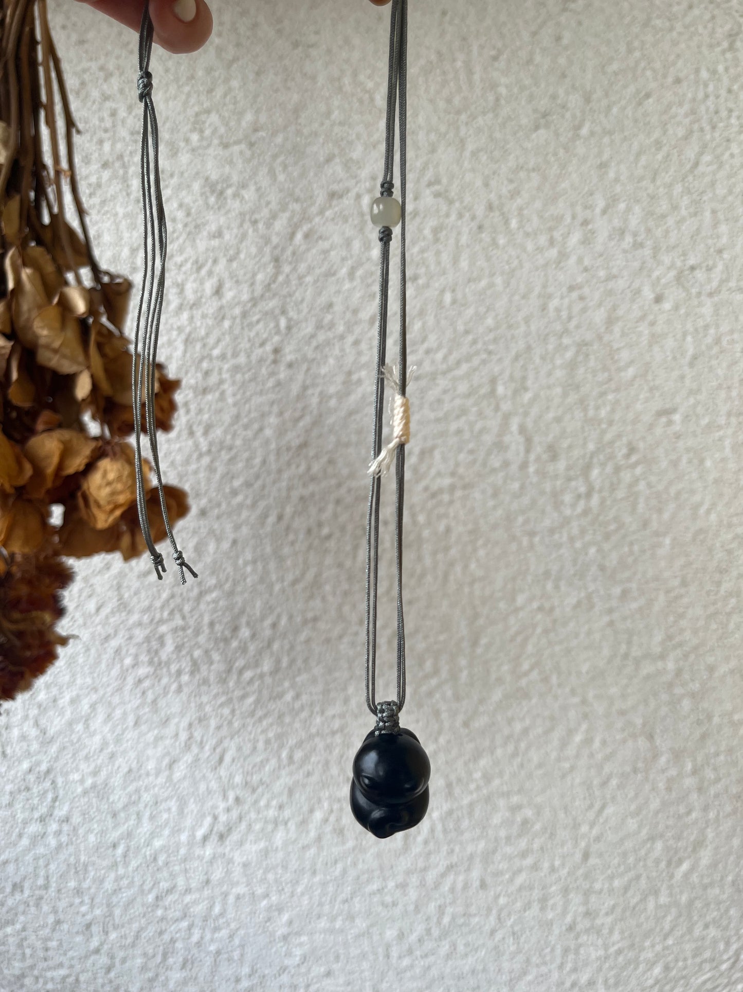Black Hetian Jade Cat Necklace | 和田墨玉趴趴猫