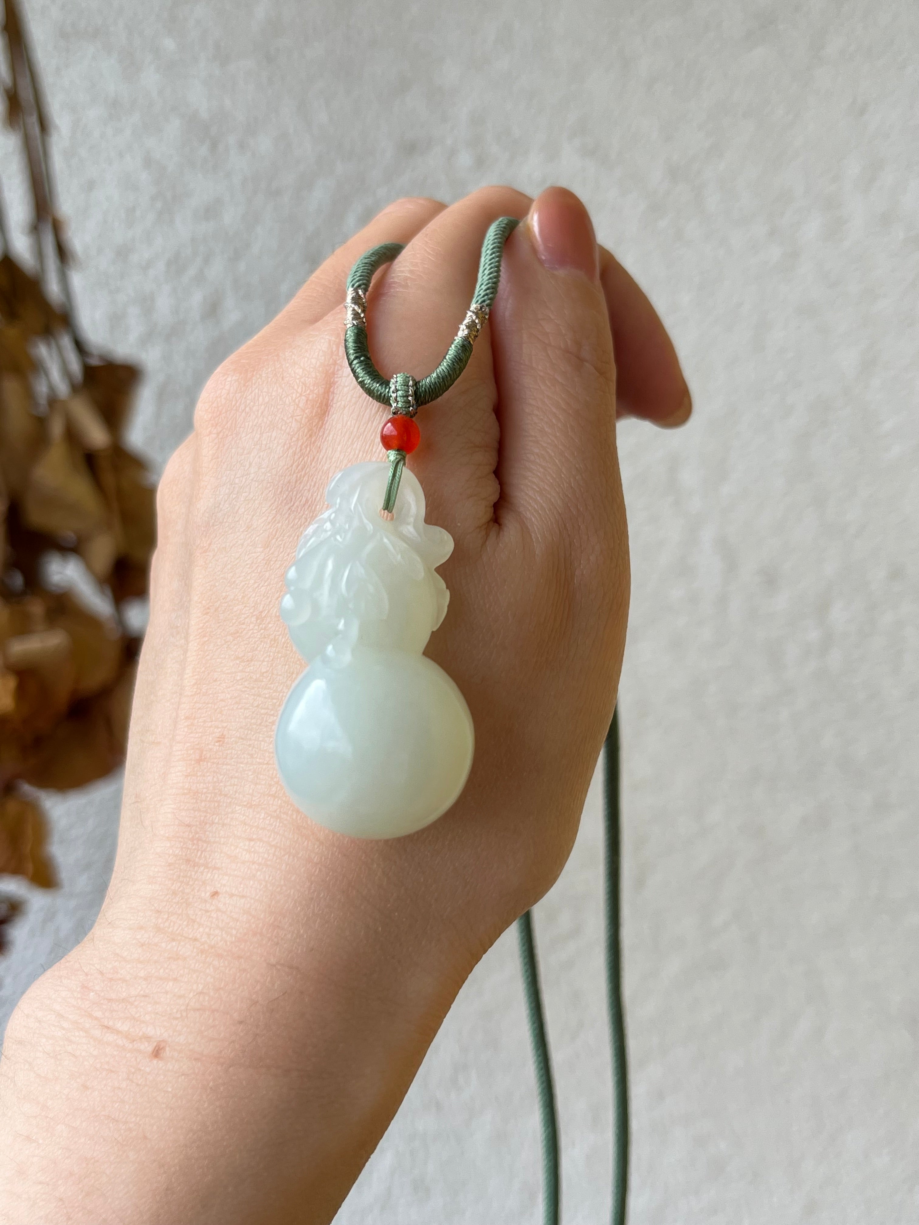 Hand Carved White Hetian Jade Hulu Pendant, 和田且末白玉雕刻葫芦