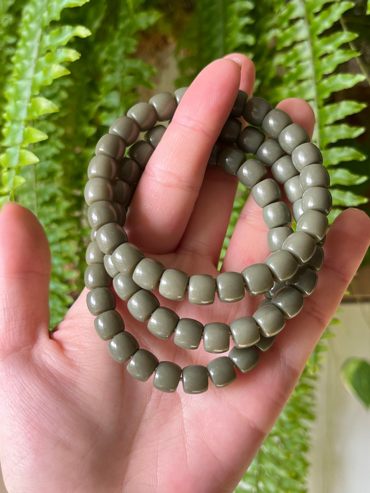 Straight Cut Elaeagnus Green Hetian Jade Beaded Bracelet (8mm x 6mm) | 和田沙枣青直切手串