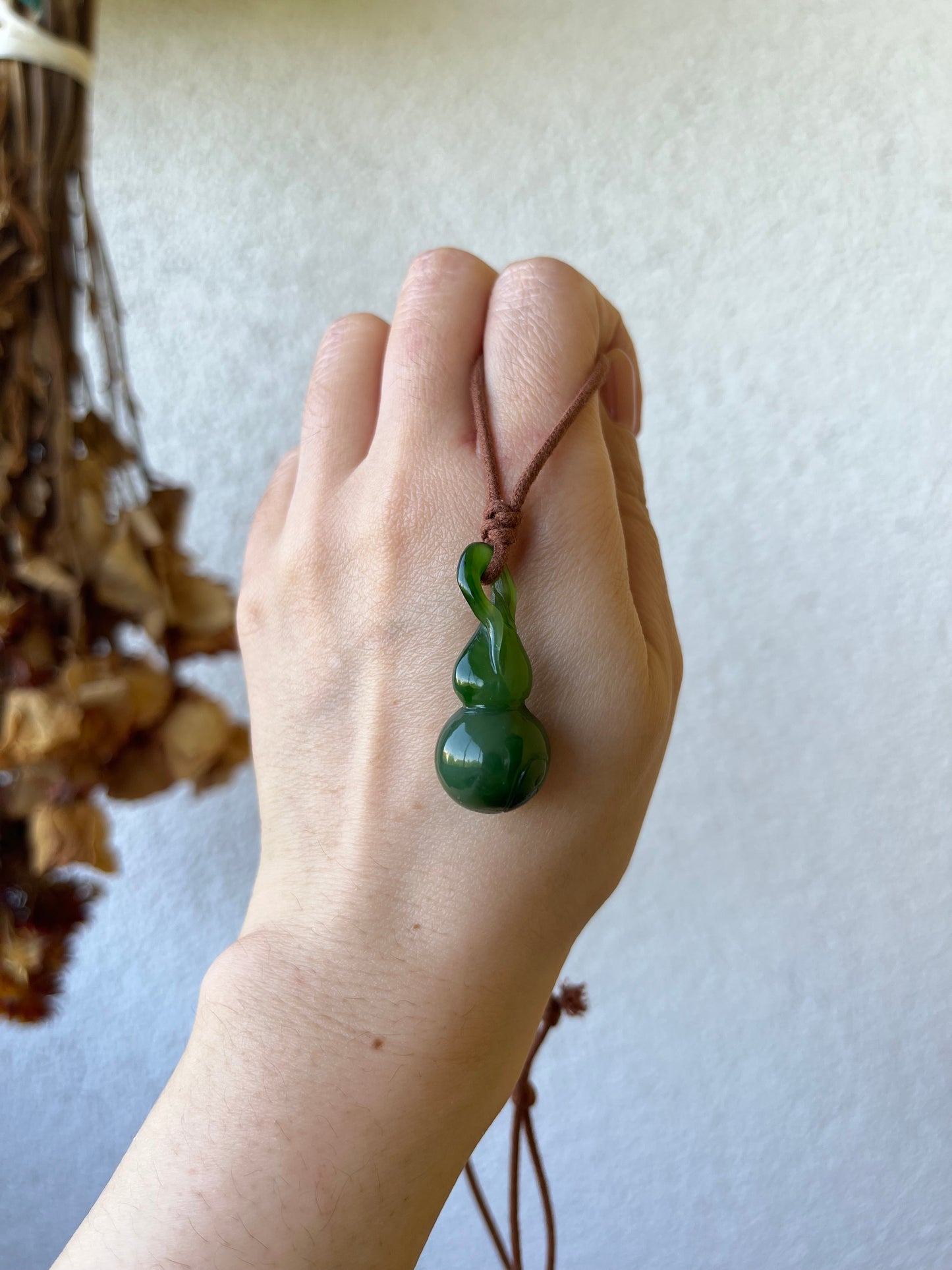 Hand Carved Green Hetian Jade Hulu Pendant, 手雕碧玉葫芦