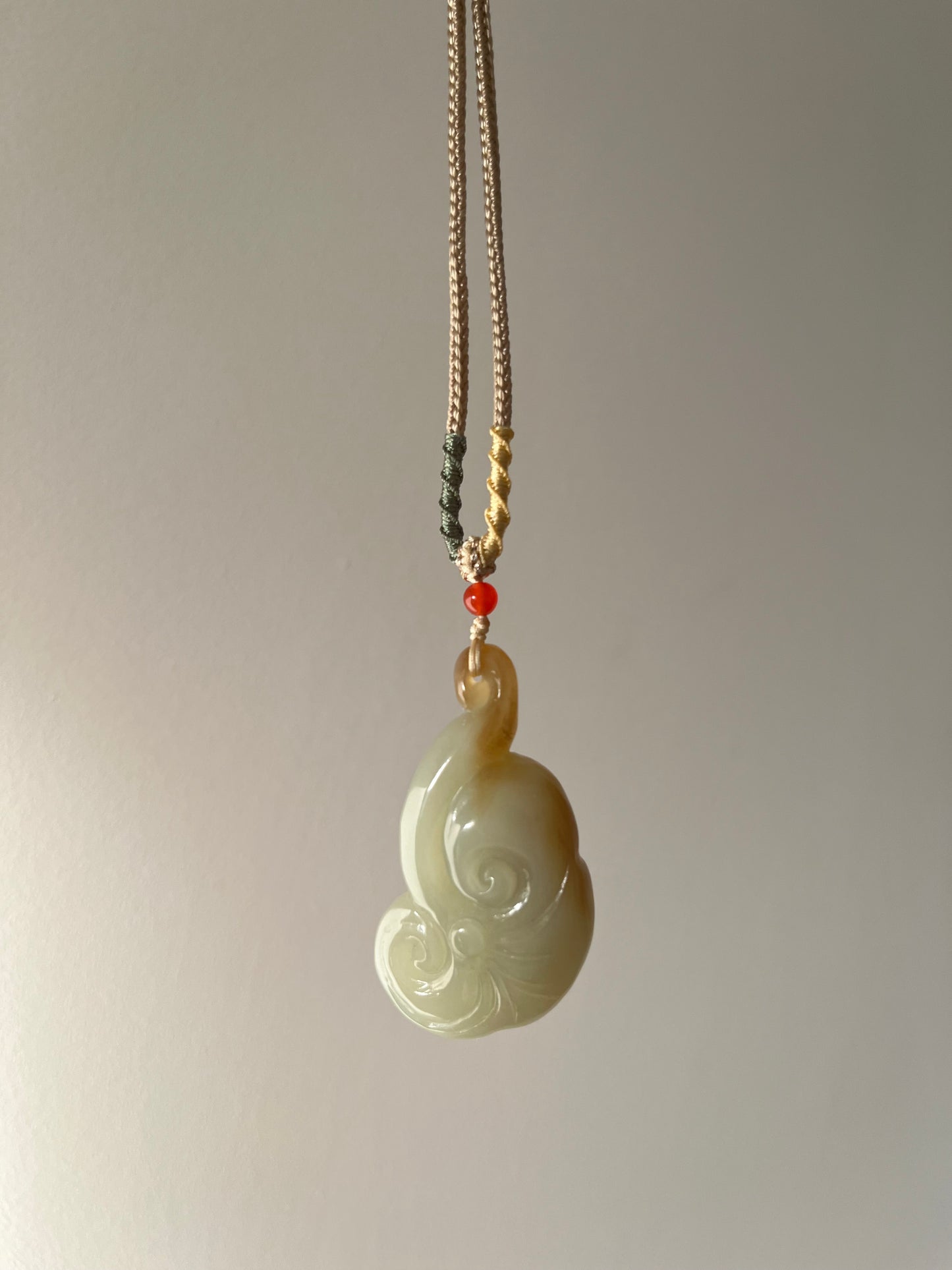 Hand Carved Hetian Jade Ruyi Pendant, 手雕糖白如意