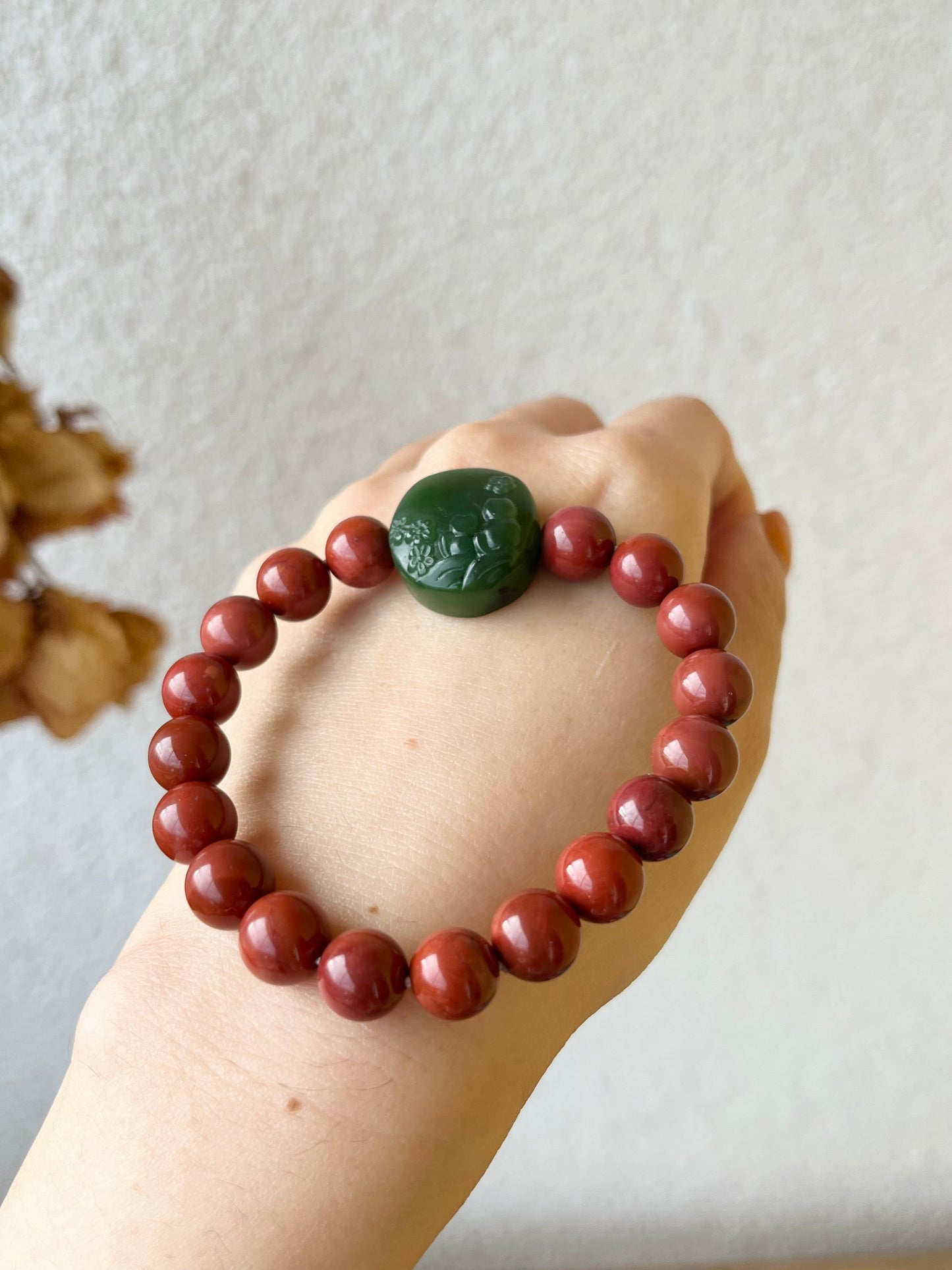 Southern Red Agate Beaded Bracelet (9mm) with a Hand Carved Green Hetian Jade Cat Pendant, 南红玛瑙和手雕猫牌手串