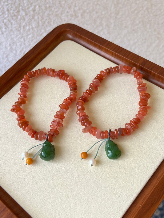 Irregular Shaped Nanhong Agate Beaded Bracelet with A Green Hetian Jade Pixiu