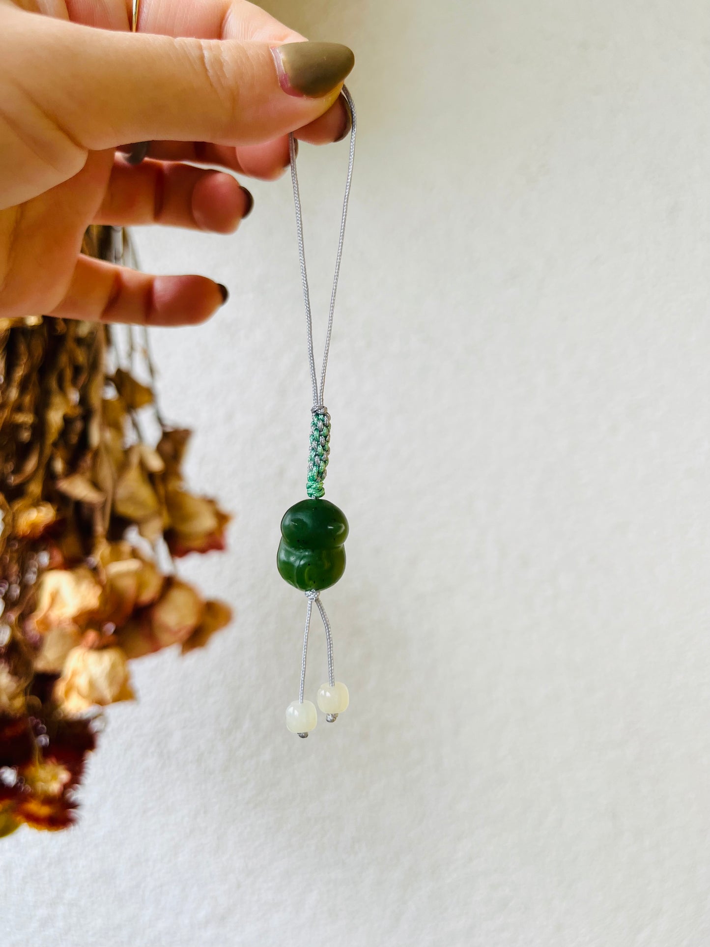 Hand Carved Hetian Jade Cat Phone Charm，碧玉猫猫手机链