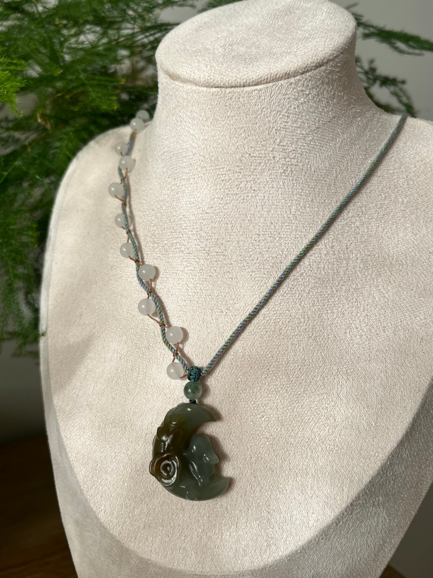 Handmade Necklace with a Cute Hand Carved Jade Rabbit on the Moon Pendant，手雕蓝糖月亮兔