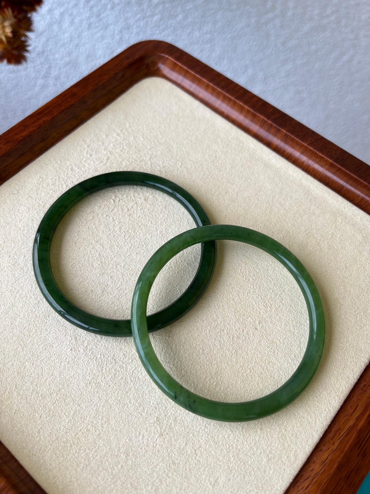 Green Hetian Jade Slim Bangle 58cm | 碧玉叮当镯