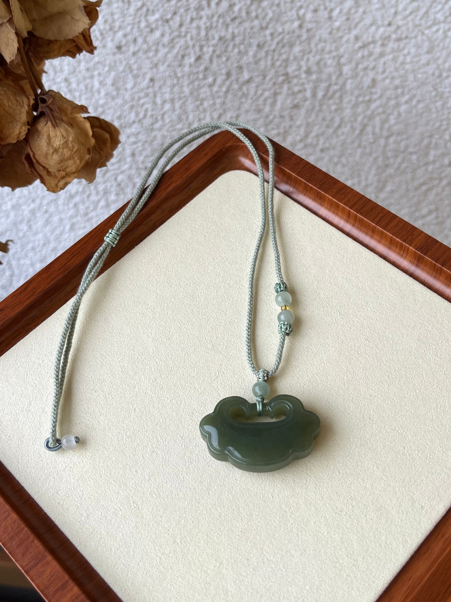Avocado Green Hetian Jade Auspicious Clouds Ruyi Pendant | 和田牛油果绿祥云如意